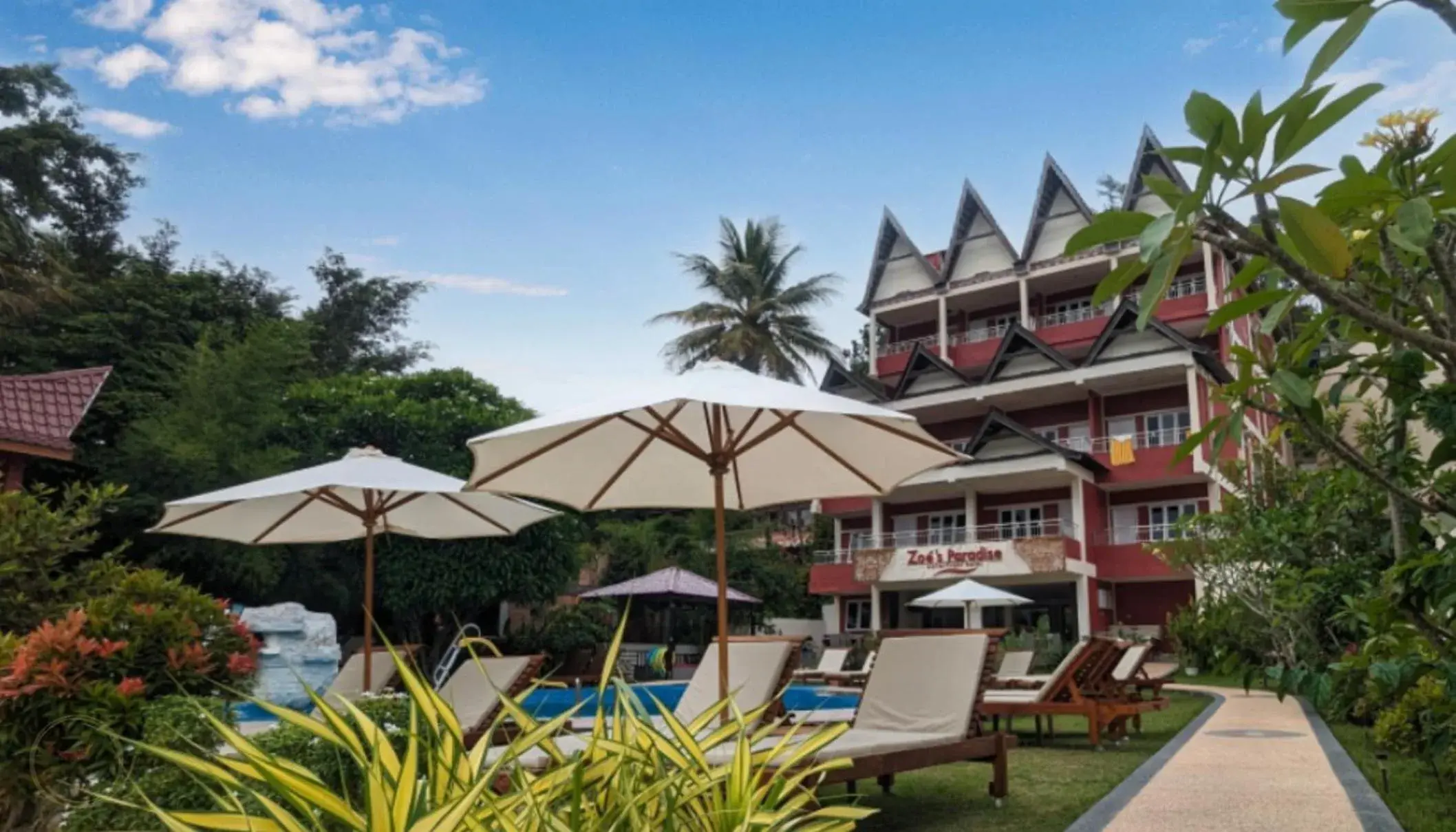 Property building in Zoé’s Paradise Waterfront Hotel Property building in Zoé’s Paradise Waterfront Hotel