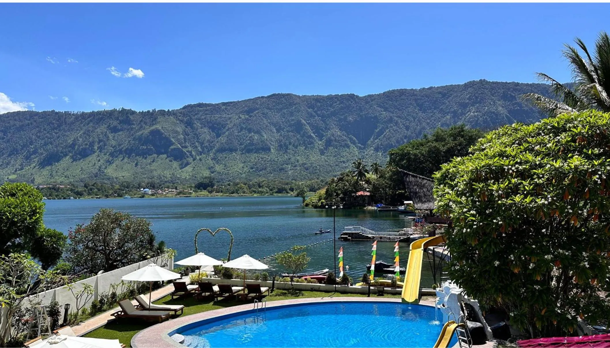 Lake view in Zoé’s Paradise Waterfront Hotel