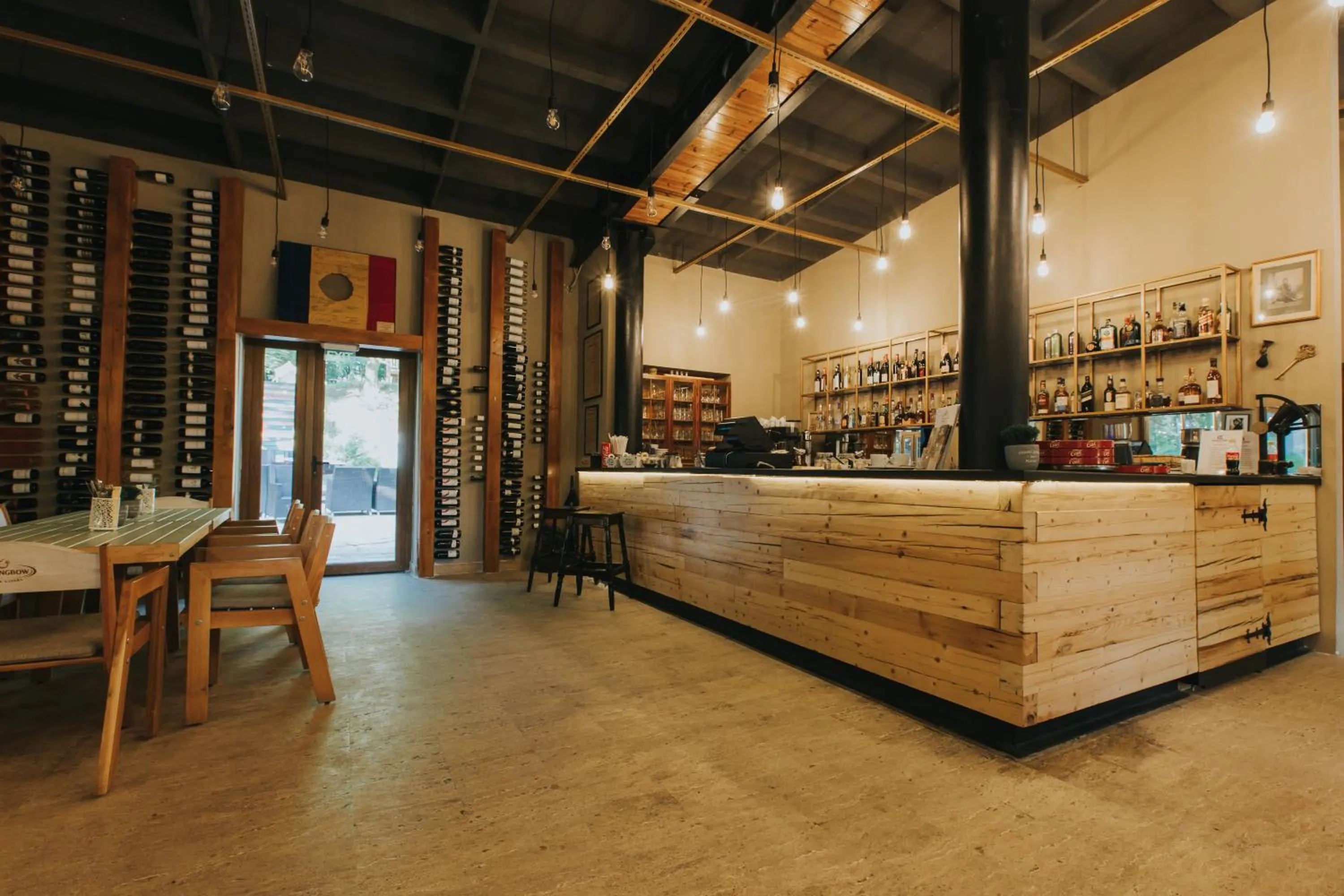 Restaurant/places to eat in Arsenal Park Transilvania