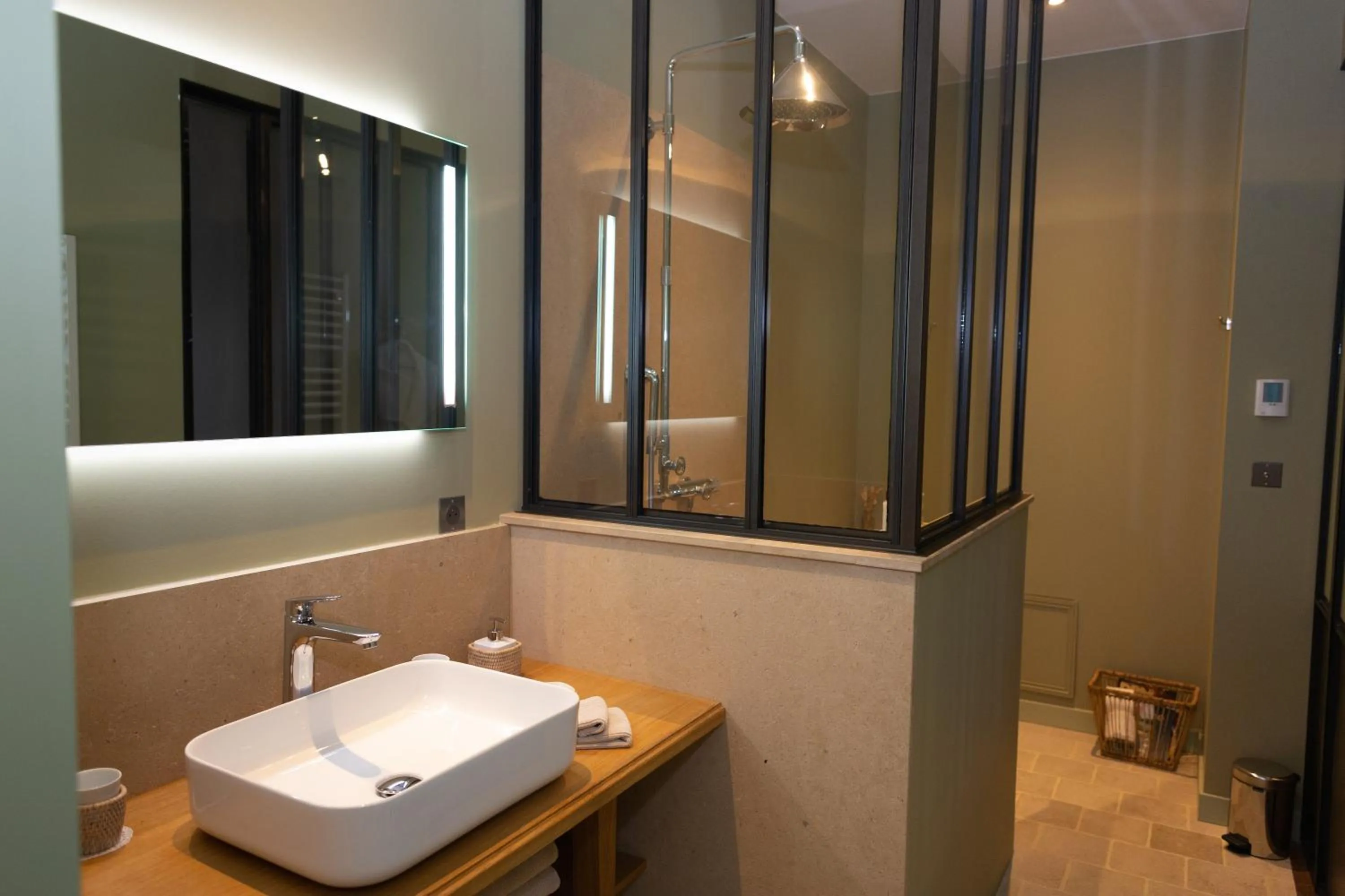 Shower in Le Clos Sainte-Marguerite