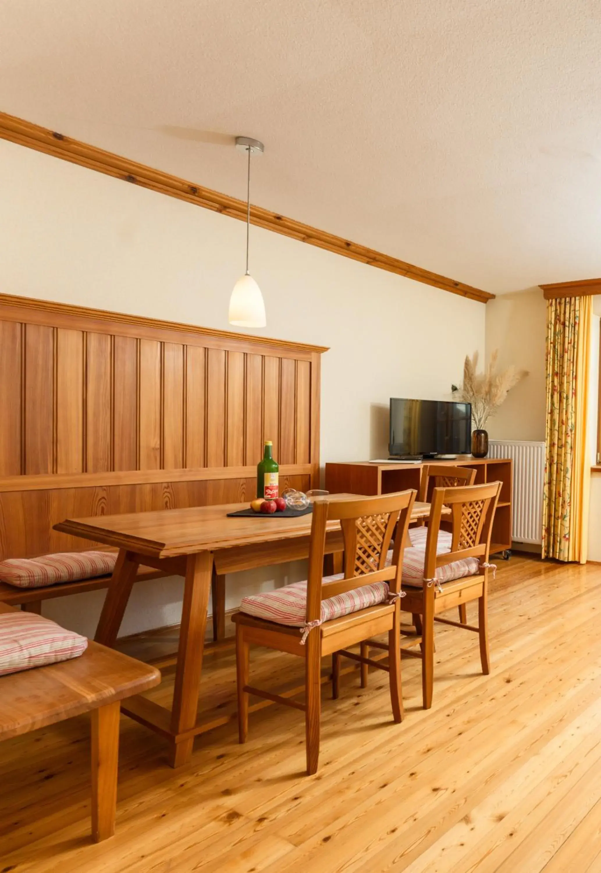 Two-Bedroom Apartment in Hotel Ramsauhof Pool & Wellness Breakfast & Light Dinner Buffet Two-Bedroom Apartment in Hotel Ramsauhof Pool & Wellness Breakfast & Light Dinner Buffet