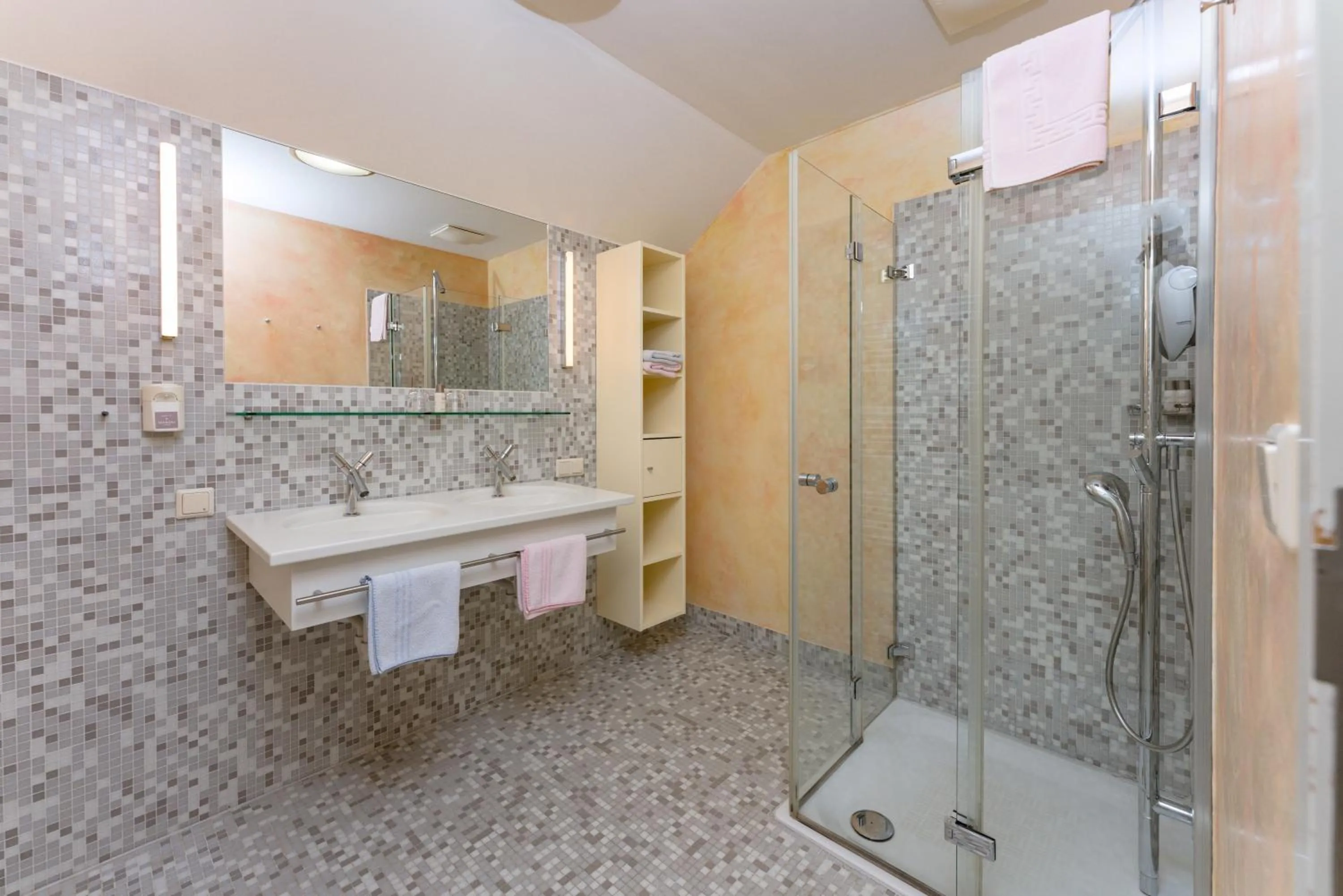 Shower in Hotel Ramsauhof Pool & Wellness Breakfast & Light Dinner Buffet