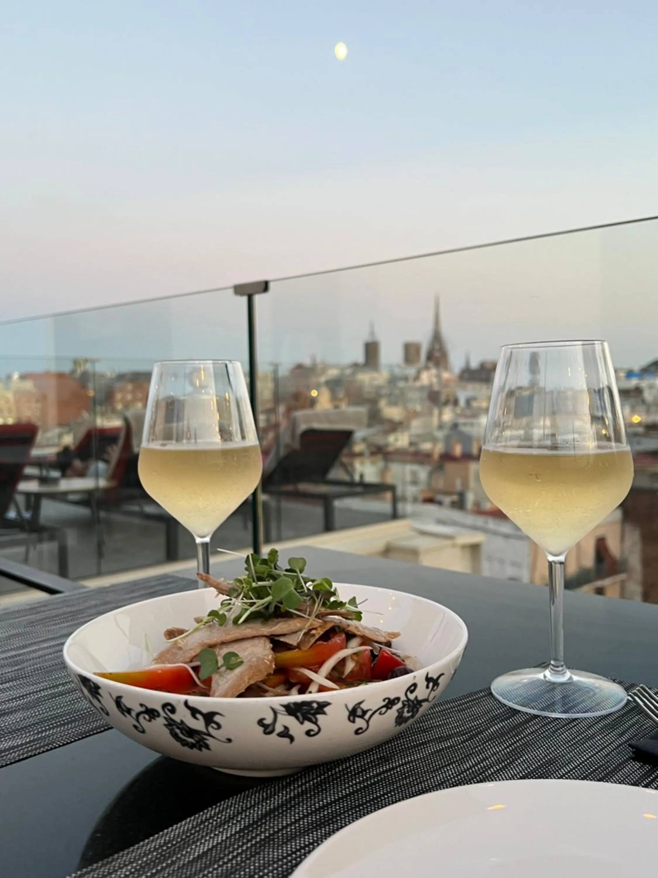 Restaurant/places to eat in Yurbban Passage Hotel & Spa