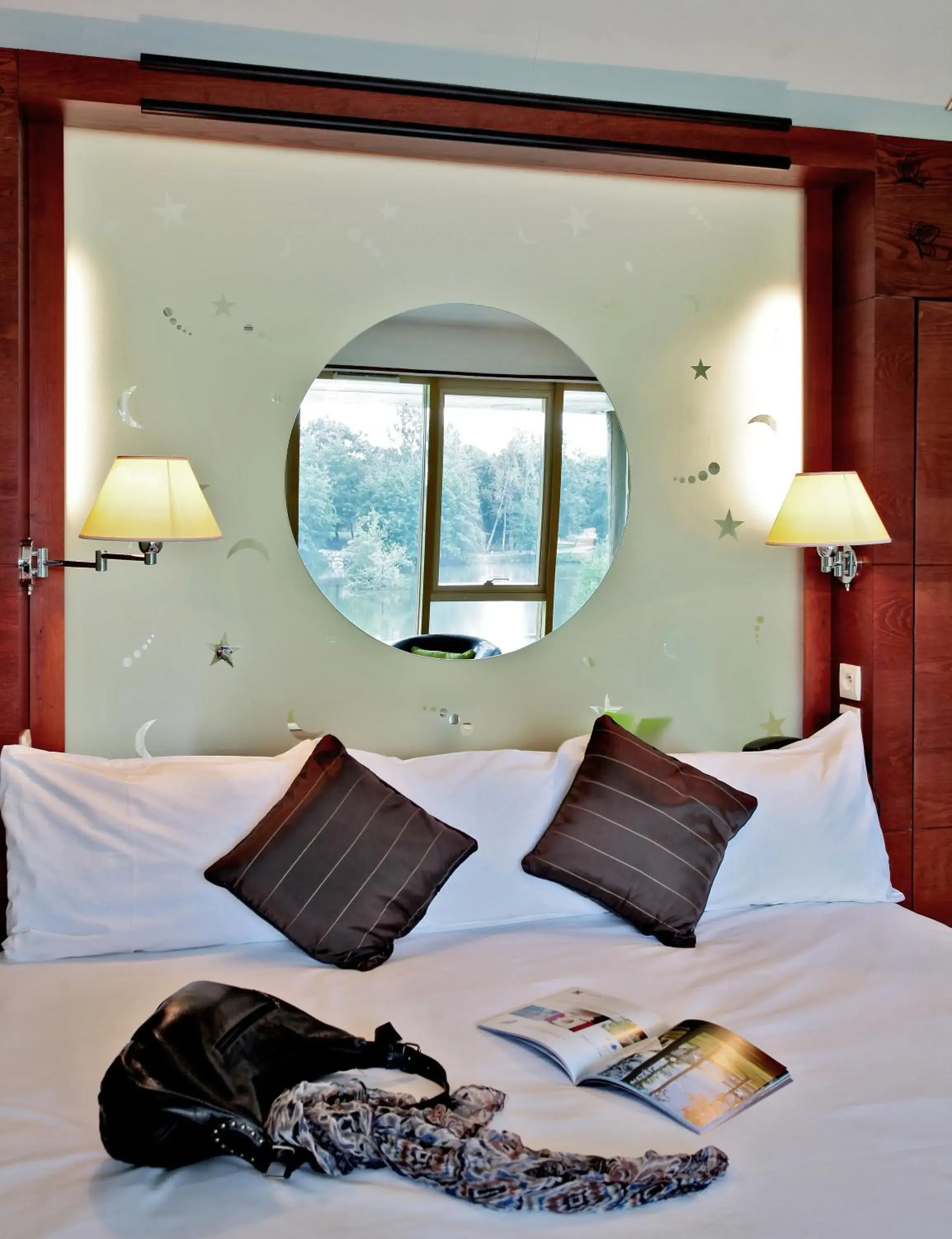 Lake view, Bed in Logis des Lacs d'Halco Lake view, Bed in Logis des Lacs d'Halco