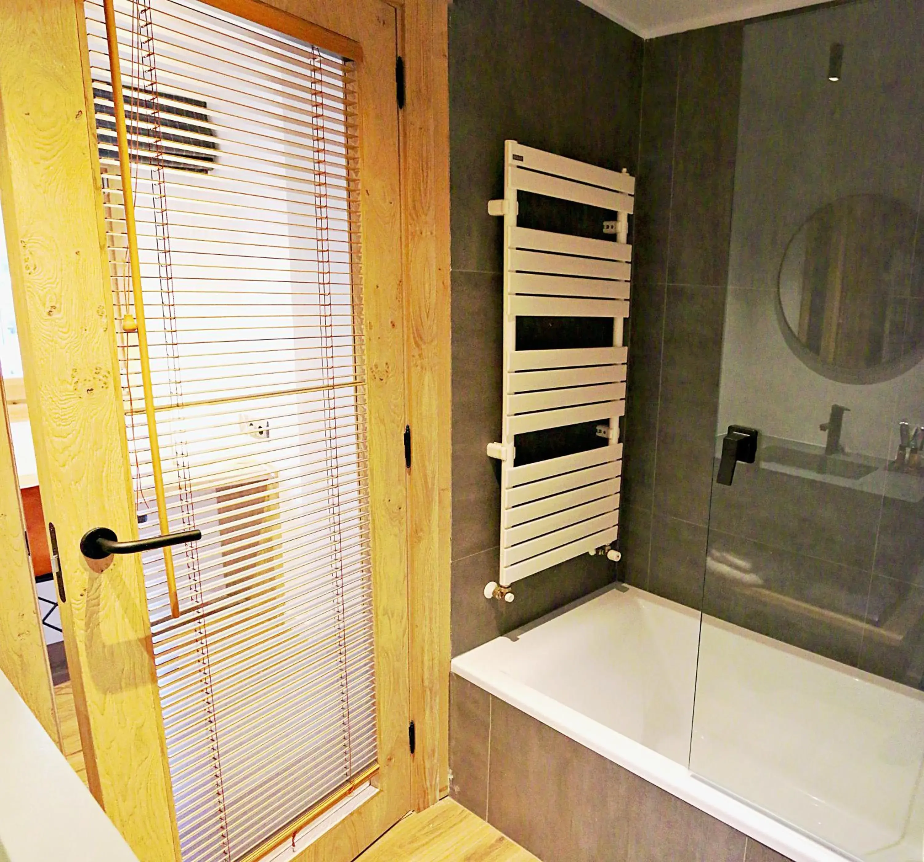 Deluxe Double Room with Bath in Hotel Lo Paller Deluxe Double Room with Bath in Hotel Lo Paller