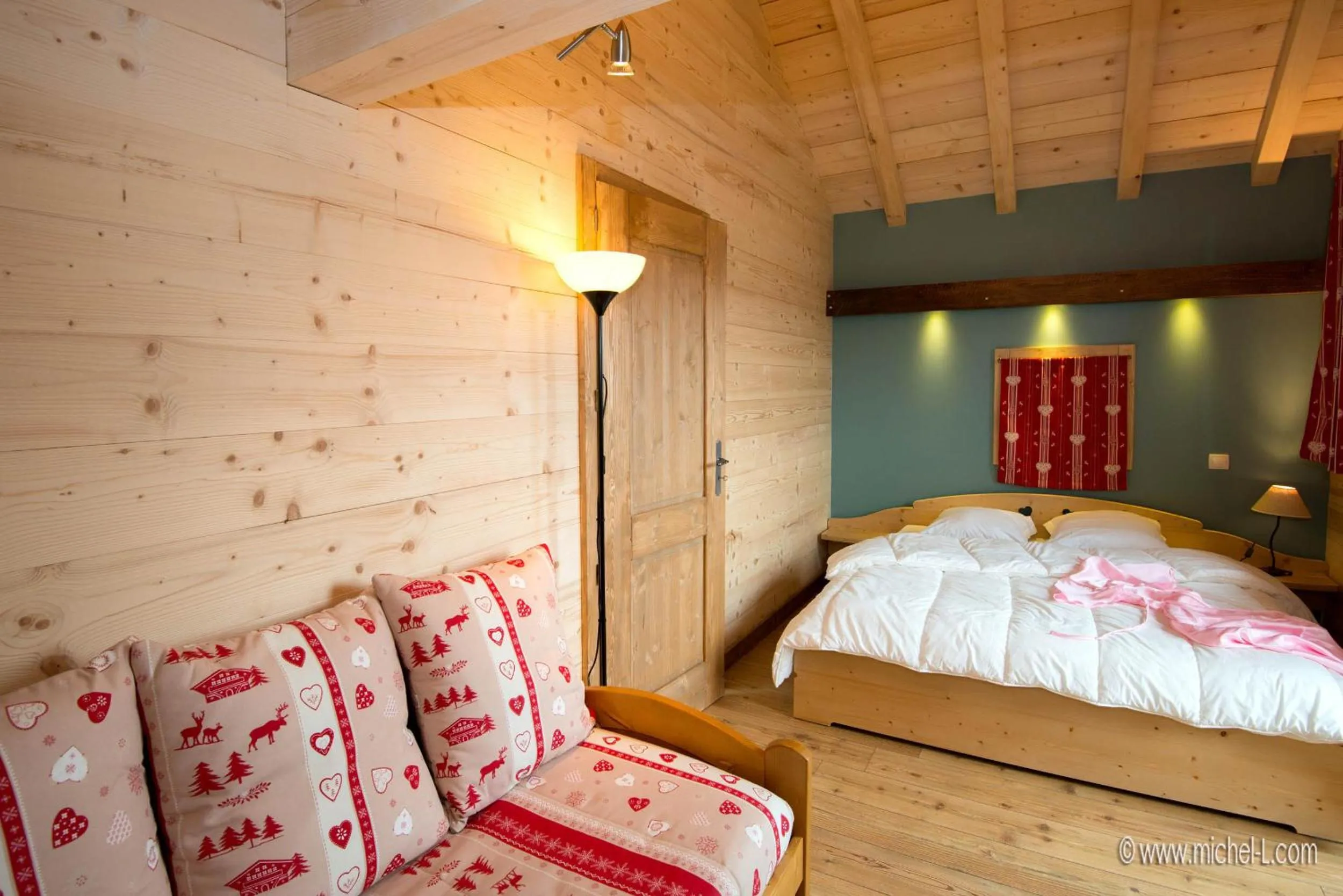 Photo of the whole room, Bed in Les Adrets