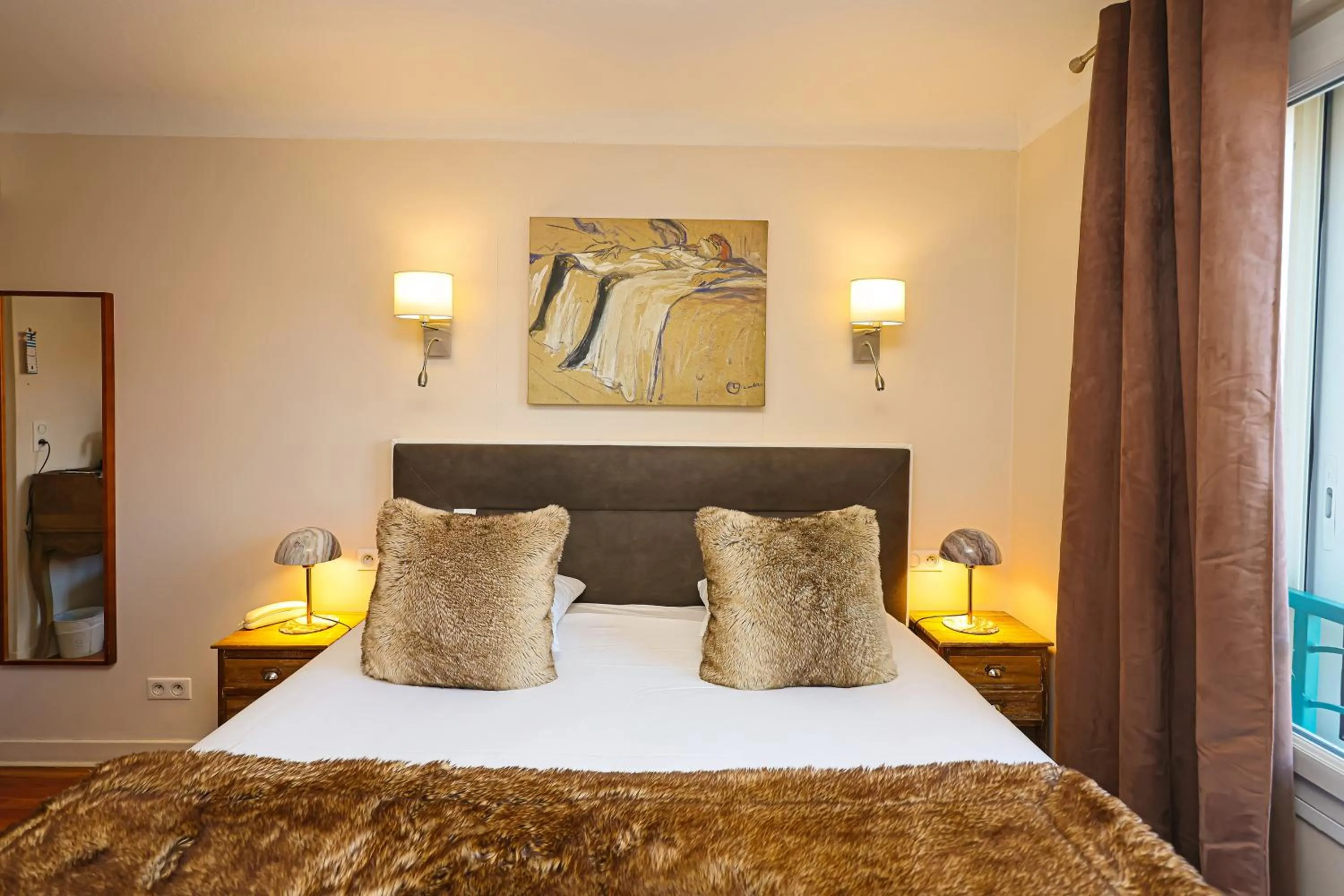 Bed in Charming Hôtel - Les Pasteliers