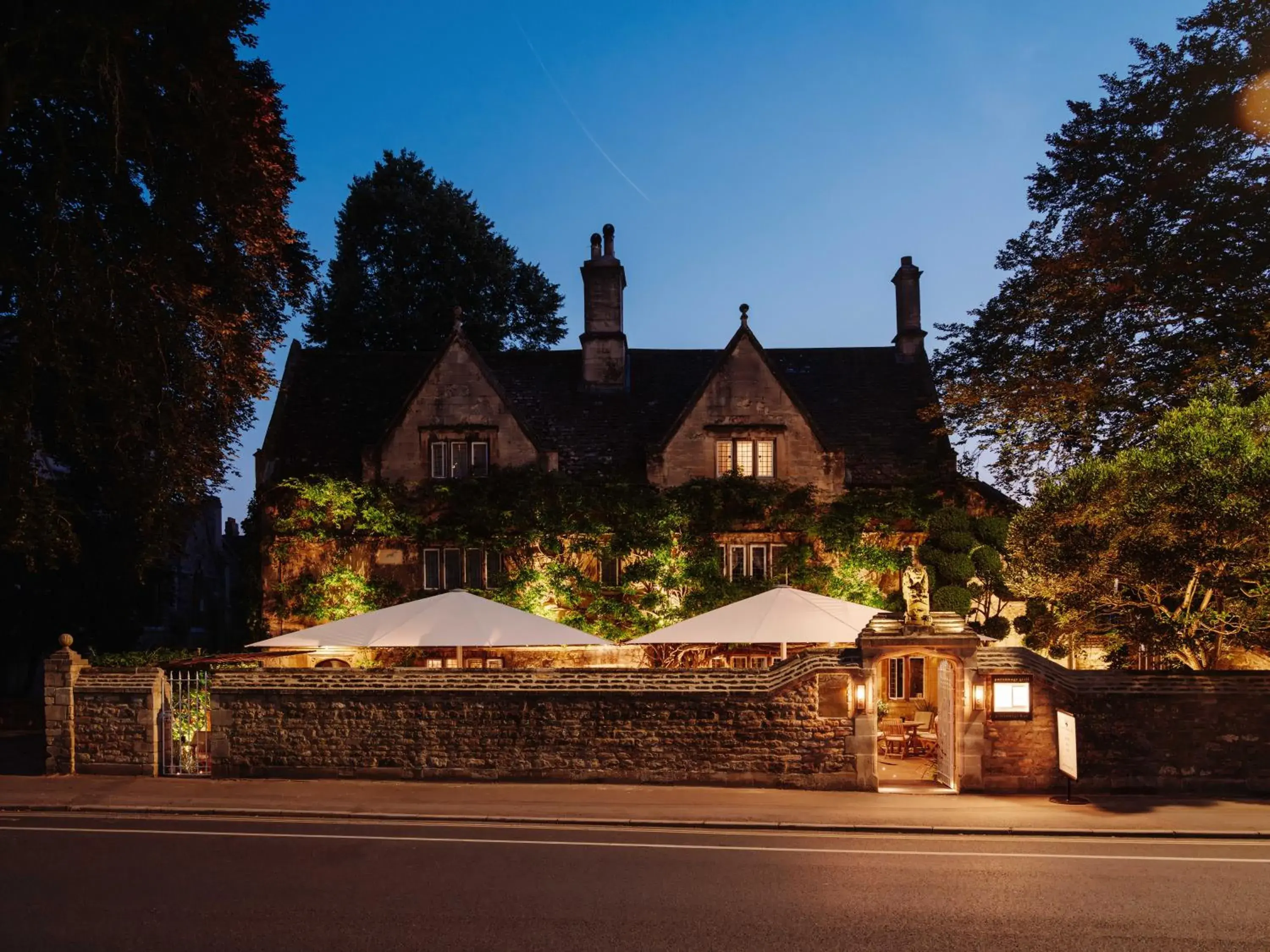 Property building in Old Parsonage Hotel Property building in Old Parsonage Hotel