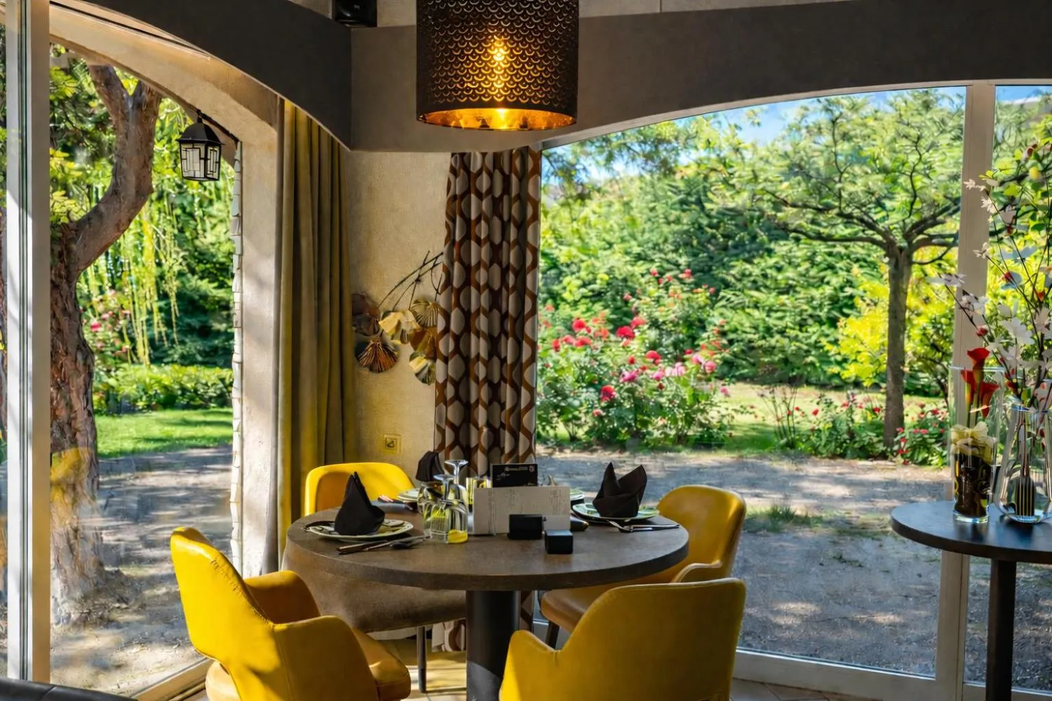 Restaurant/places to eat in Logis Hotel Le Lac