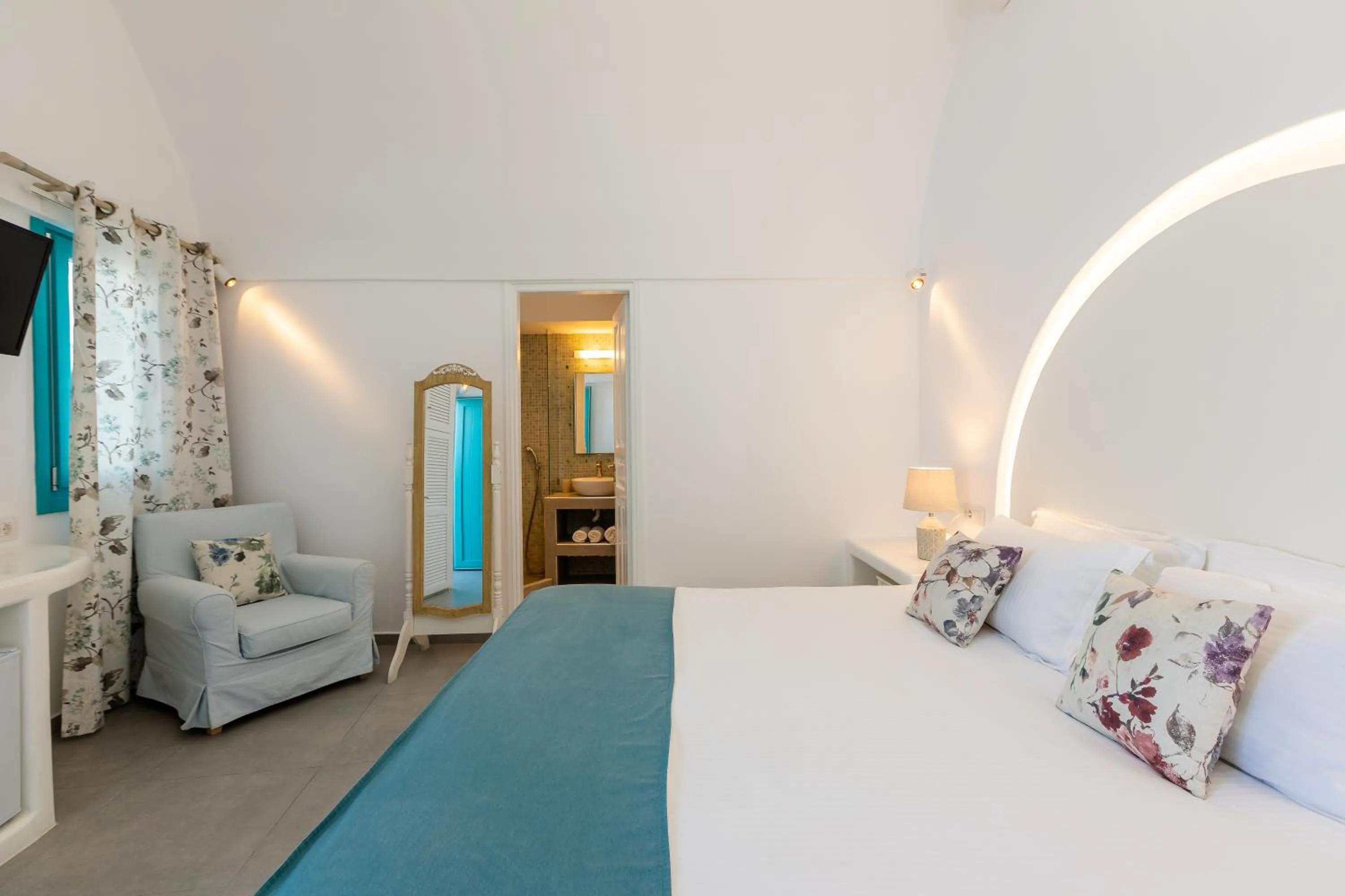 Bed in Nikolas Hotel