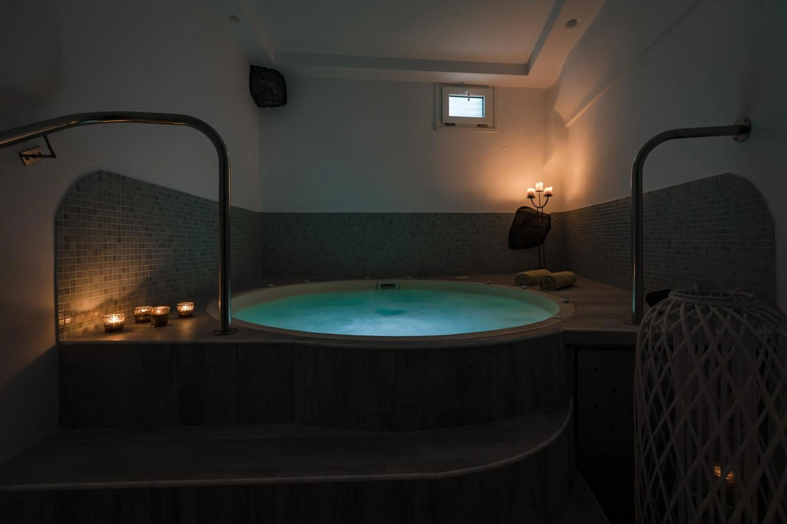 Hot Tub in Nikolas Hotel