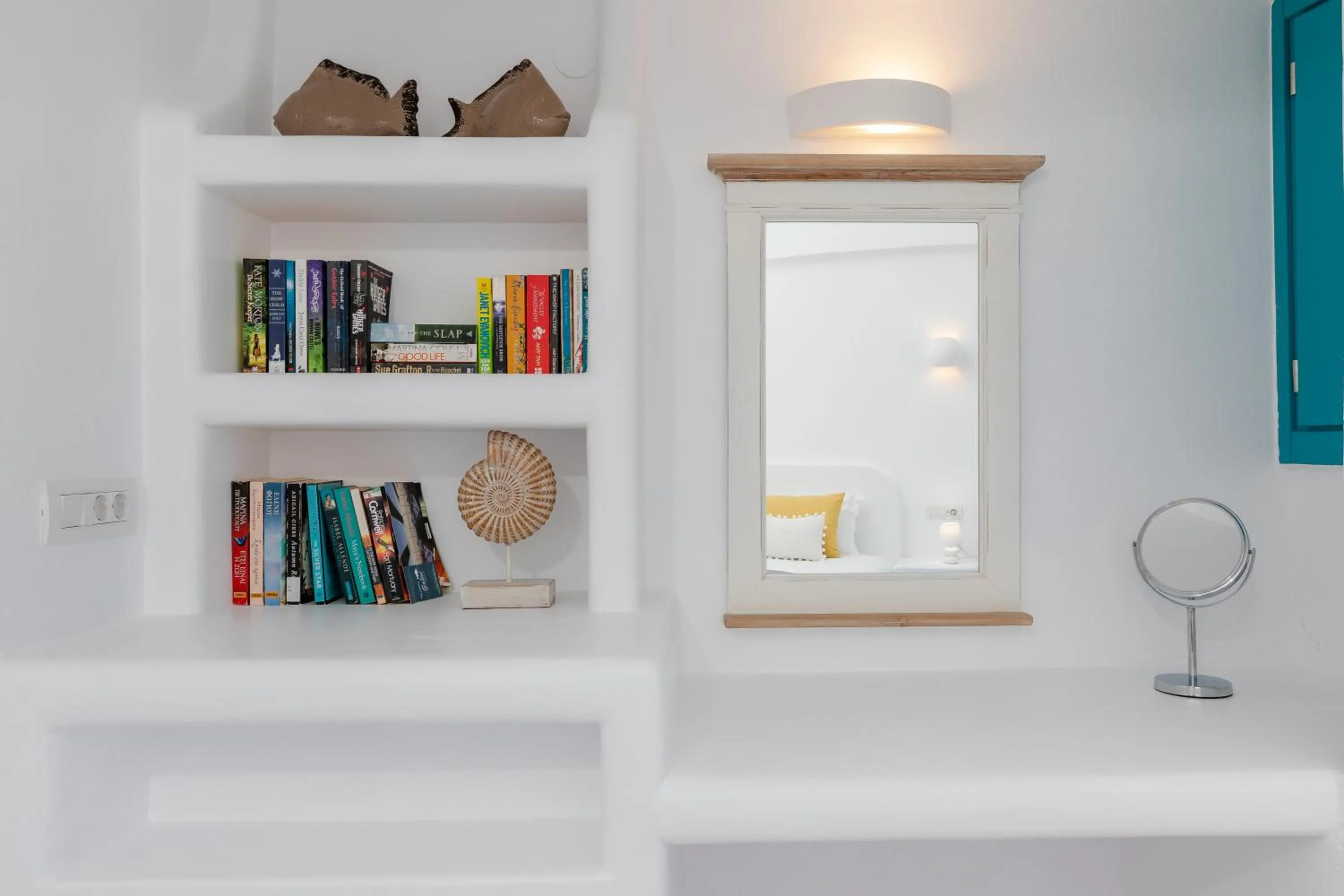 Library in Nikolas Hotel