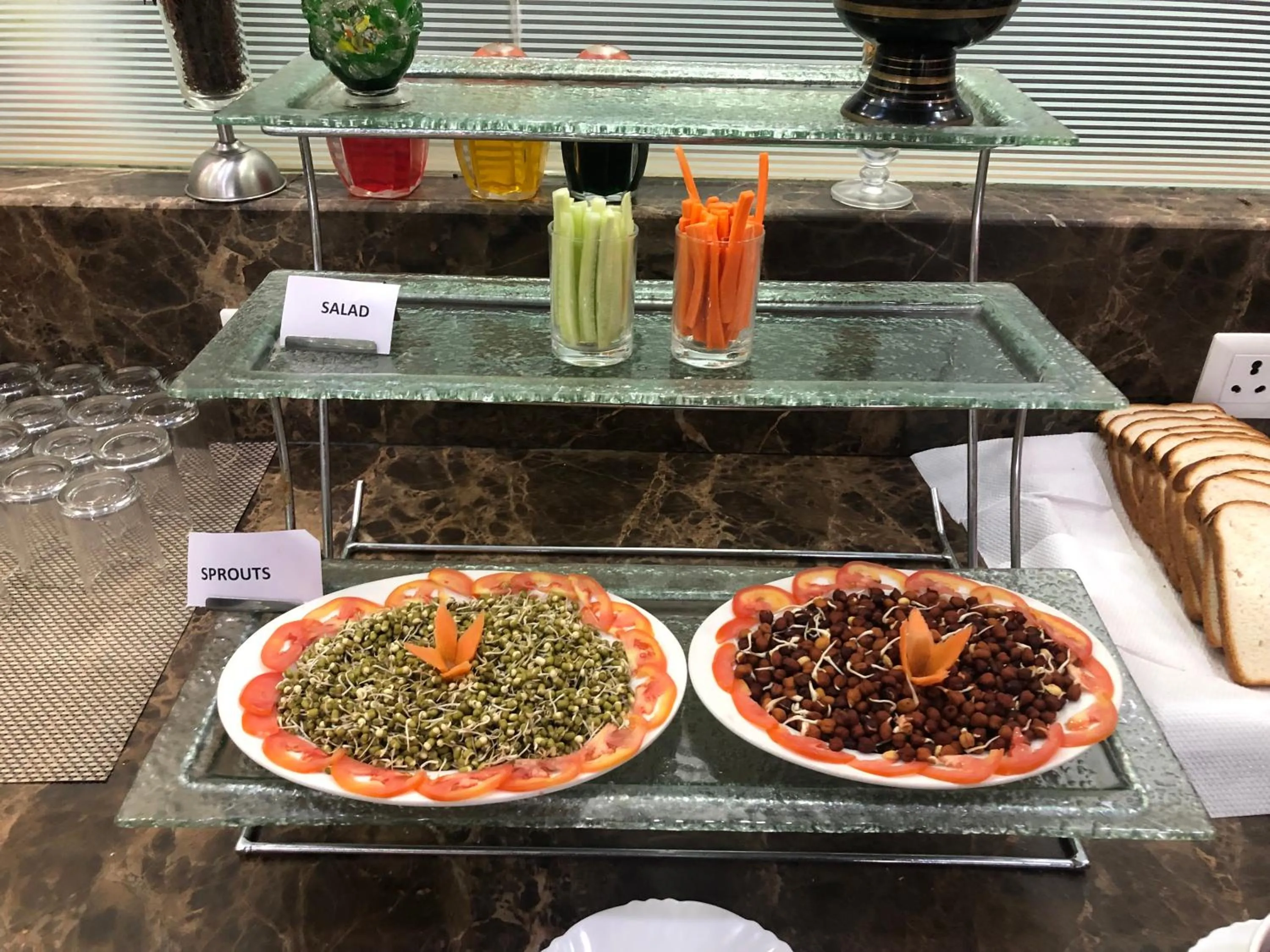 Food and drinks in Hotel Harrison Palace