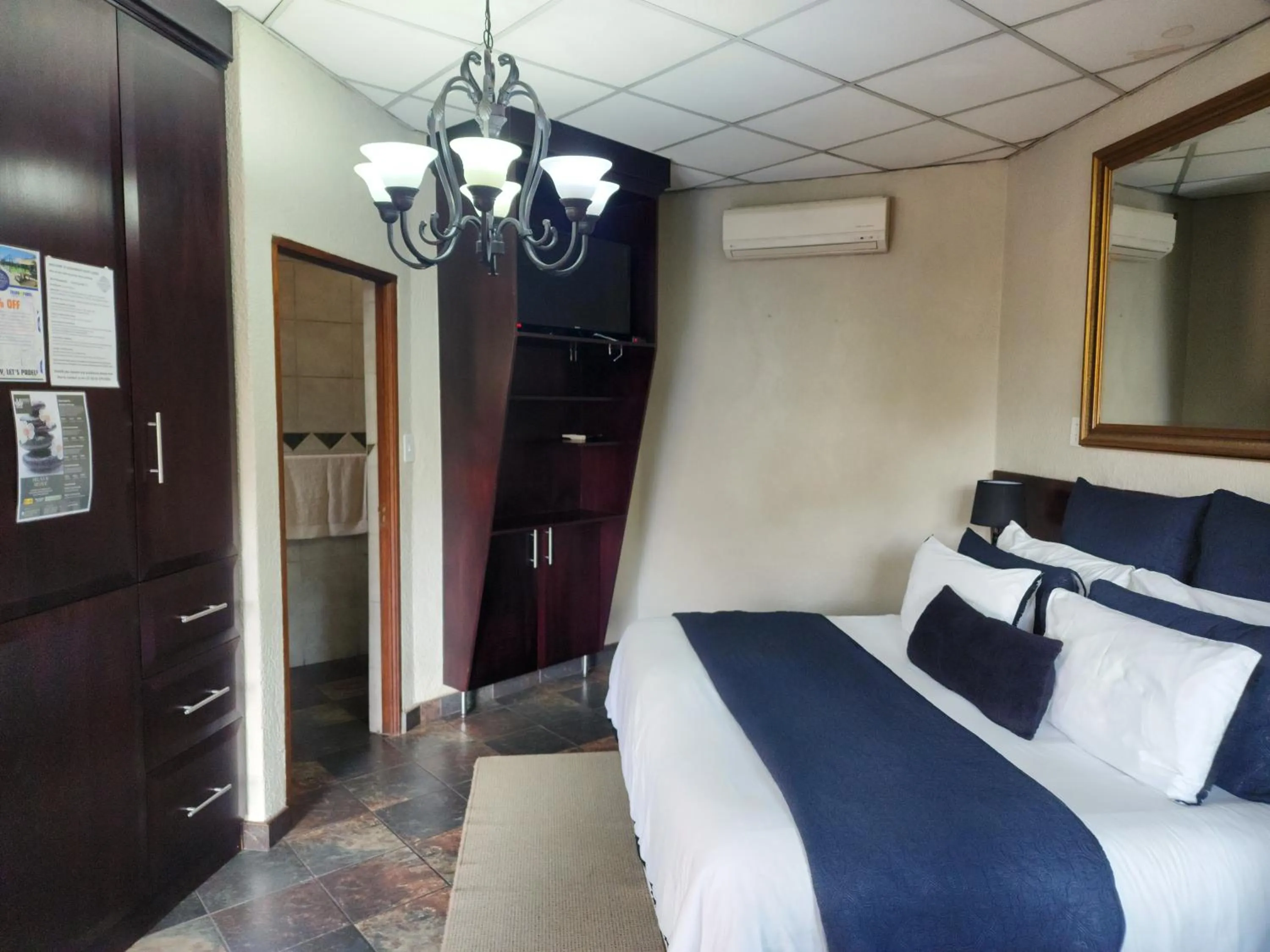 Bed in Goodnight Guest Lodge