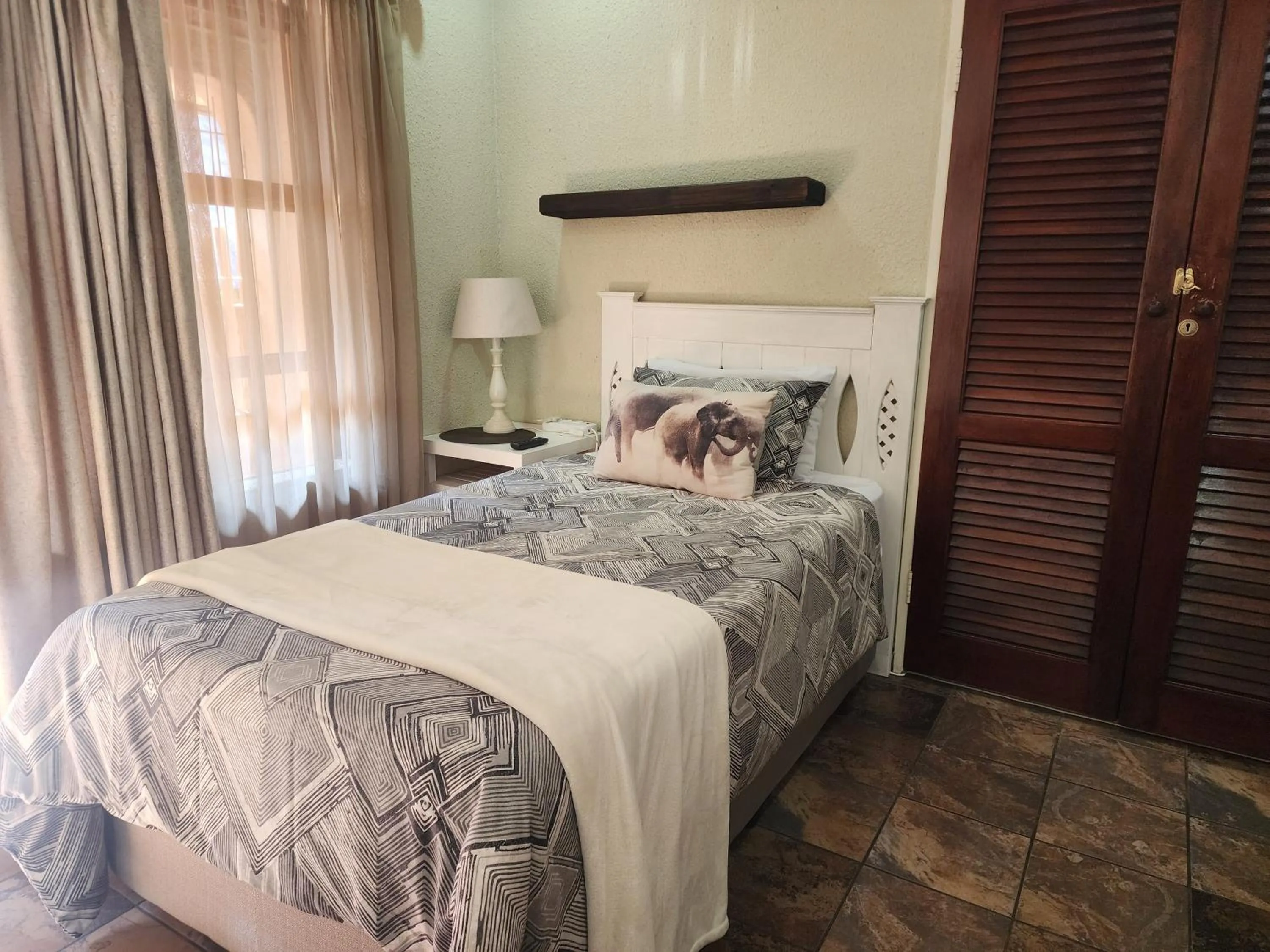 Bed in Goodnight Guest Lodge