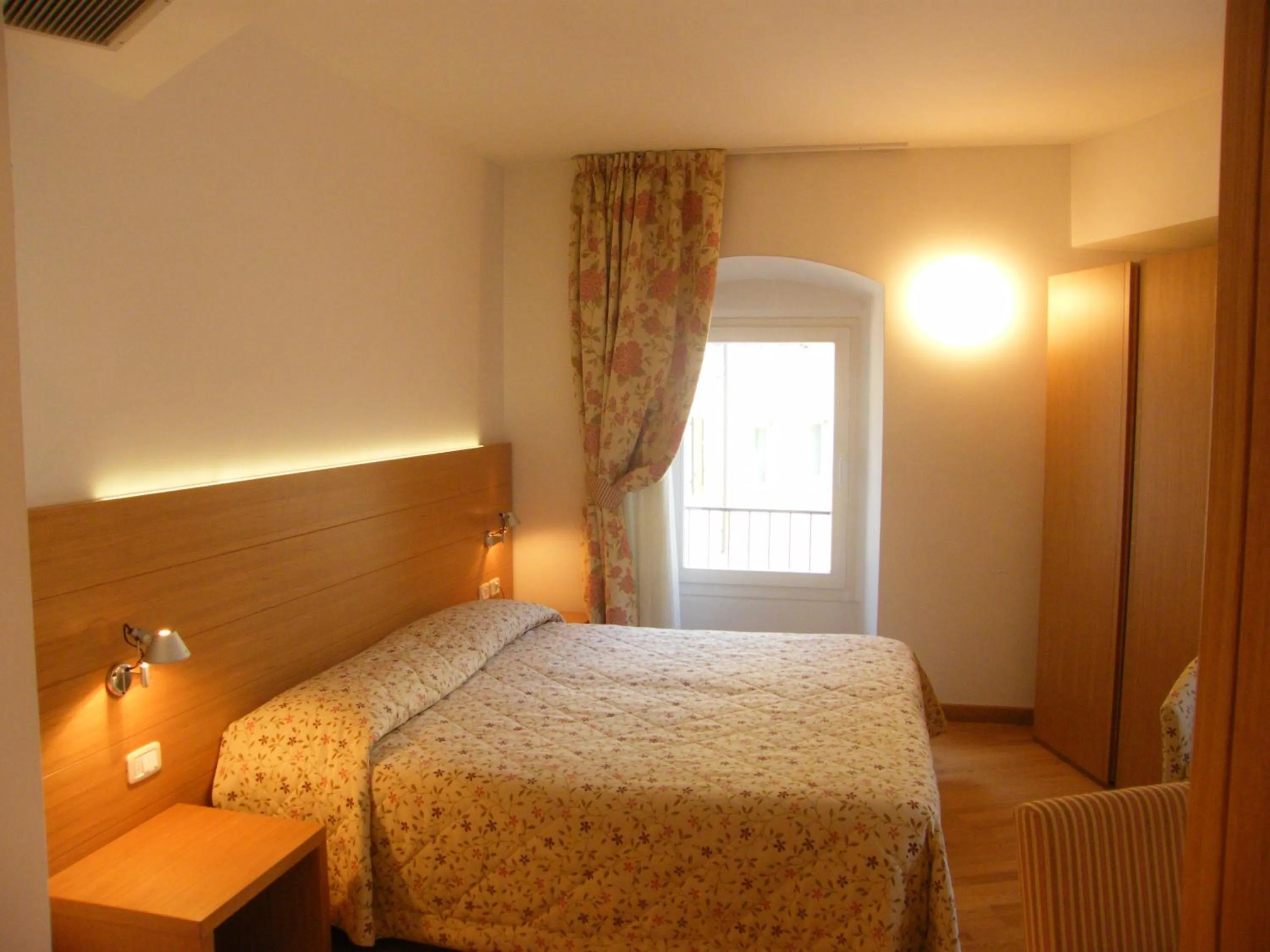 Bedroom, Bed in Hotel Romanda