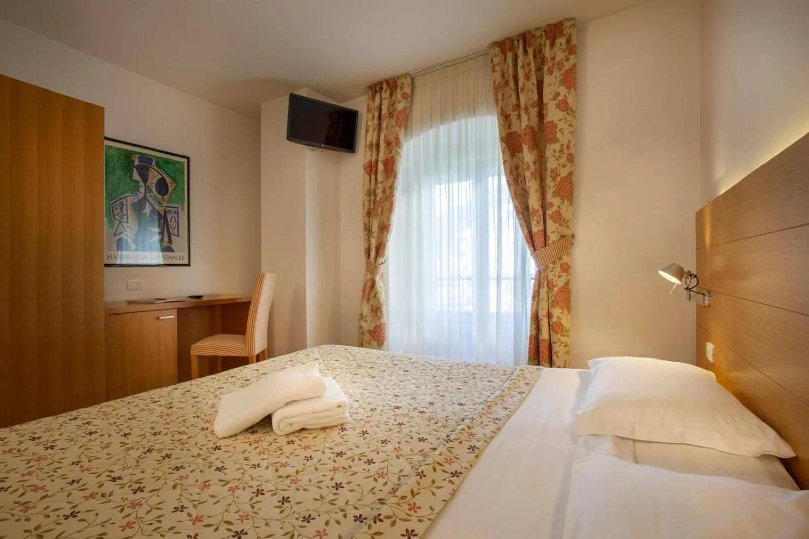 Bedroom, Bed in Hotel Romanda