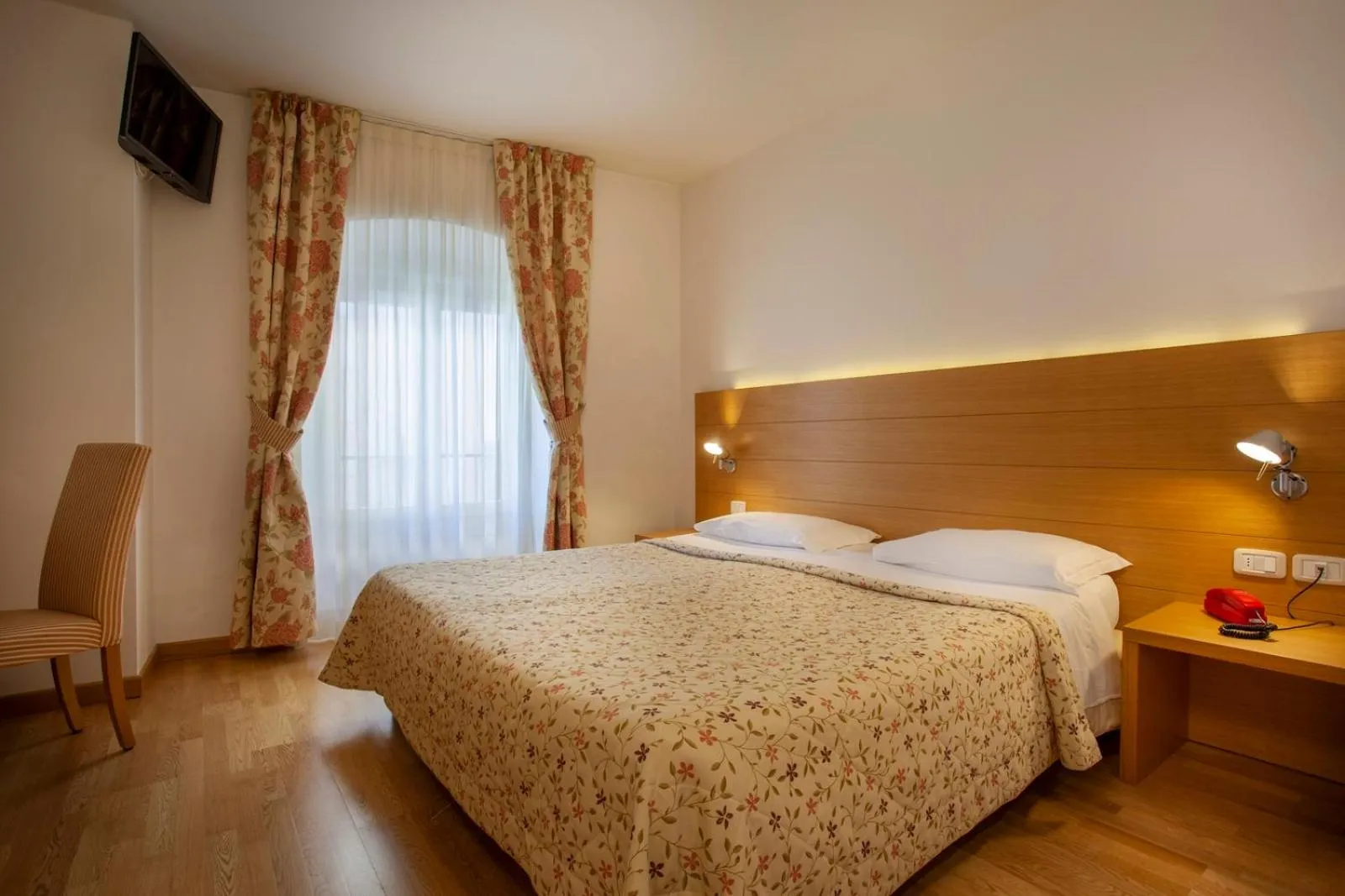 Bedroom, Bed in Hotel Romanda