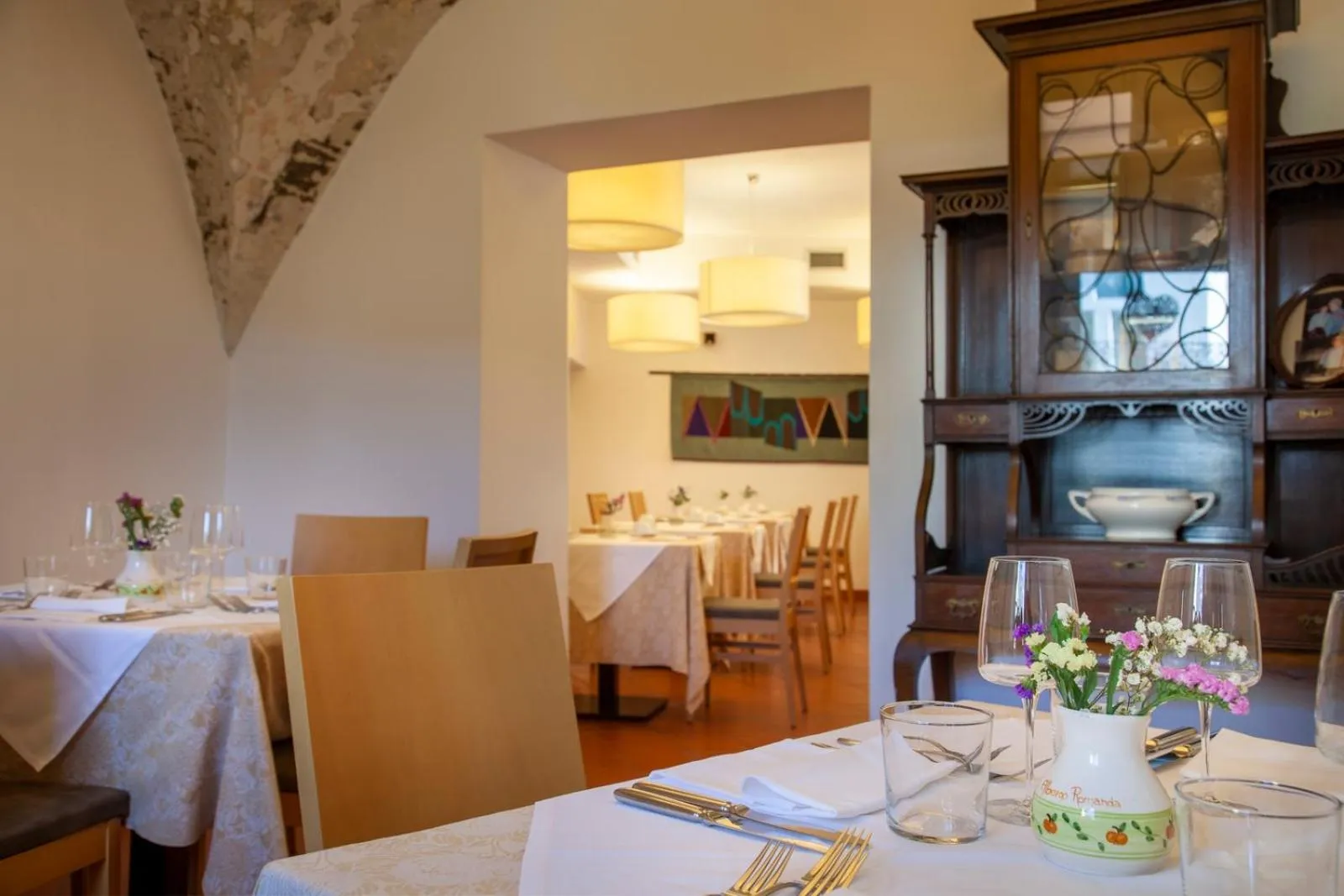 Restaurant/places to eat in Hotel Romanda