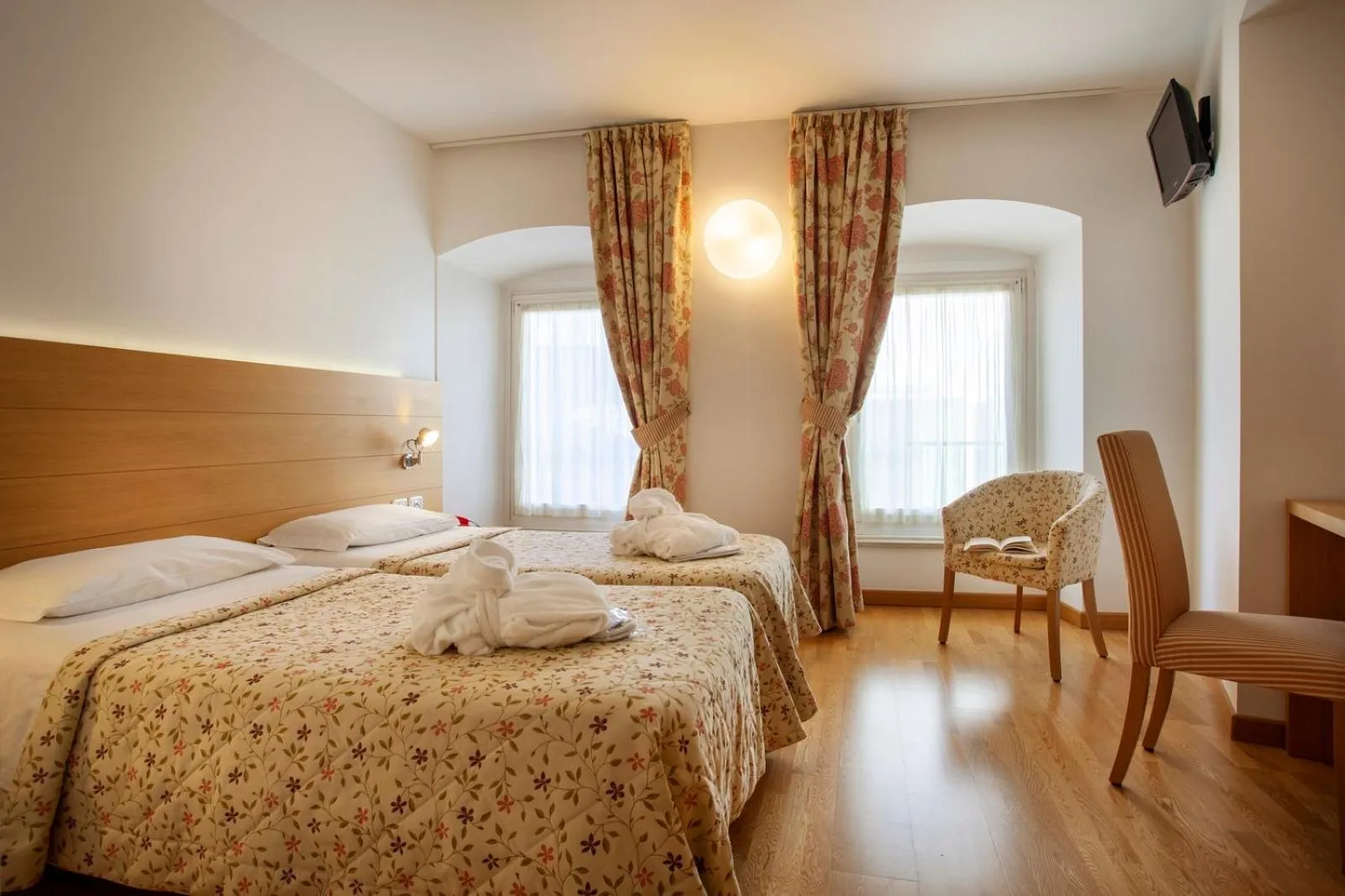 Bedroom, Bed in Hotel Romanda