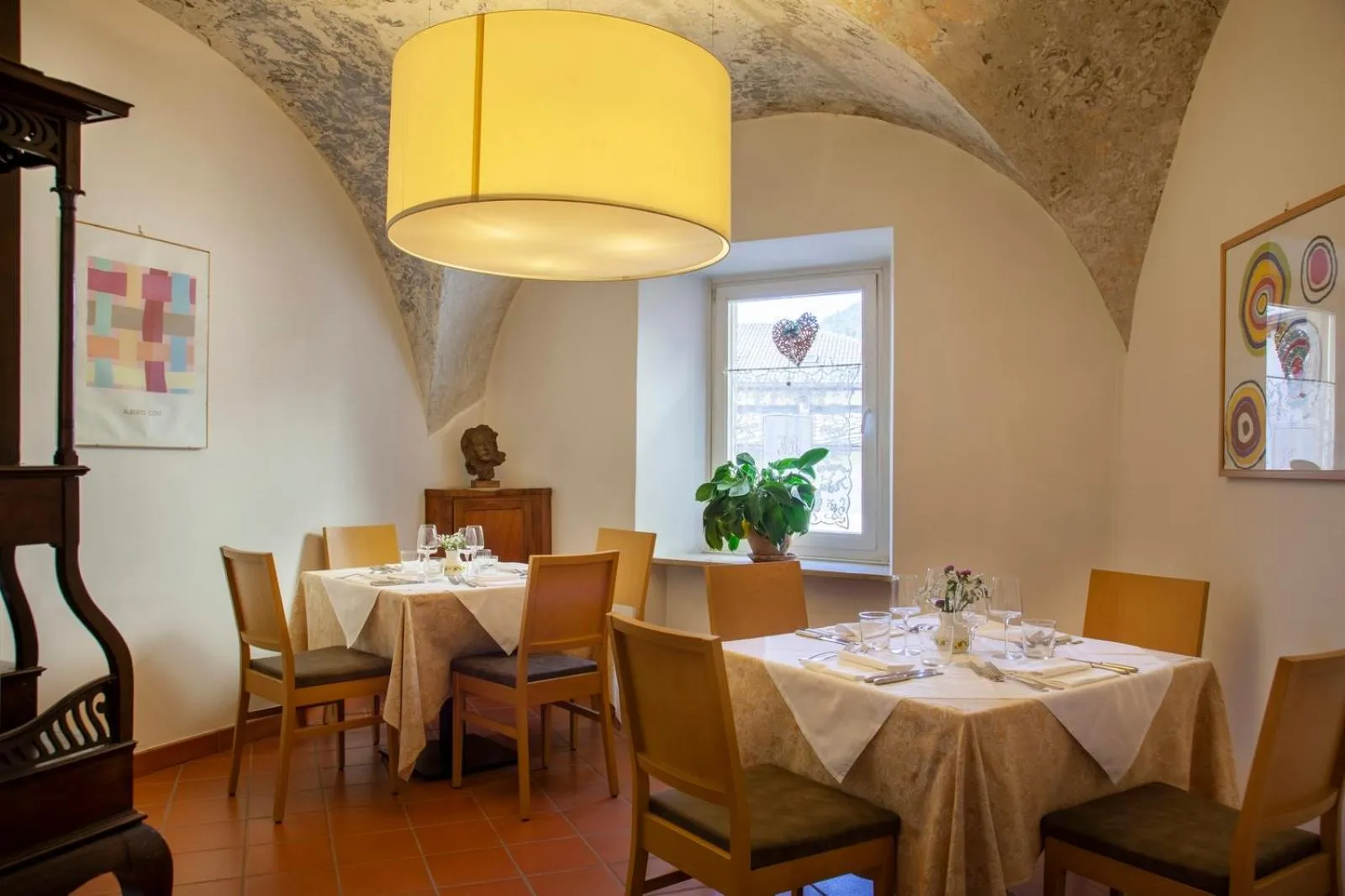 Restaurant/places to eat in Hotel Romanda