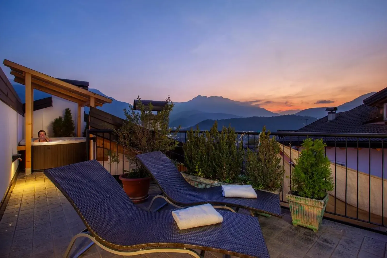 Deluxe Double or Twin Room with Spa Bath in Hotel Romanda Deluxe Double or Twin Room with Spa Bath in Hotel Romanda