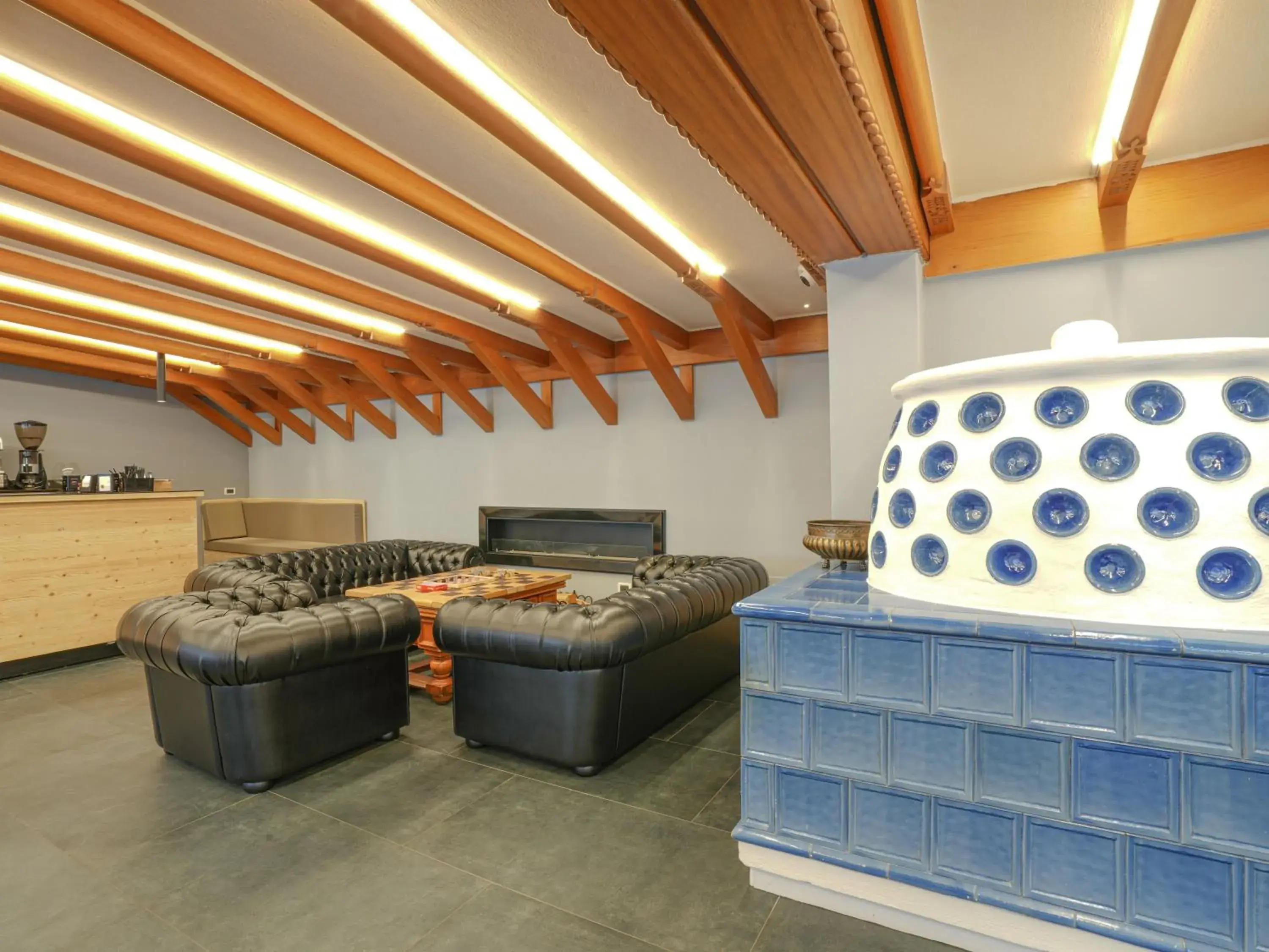 Lounge or bar in GH Hotel Monzoni Lounge or bar in GH Hotel Monzoni