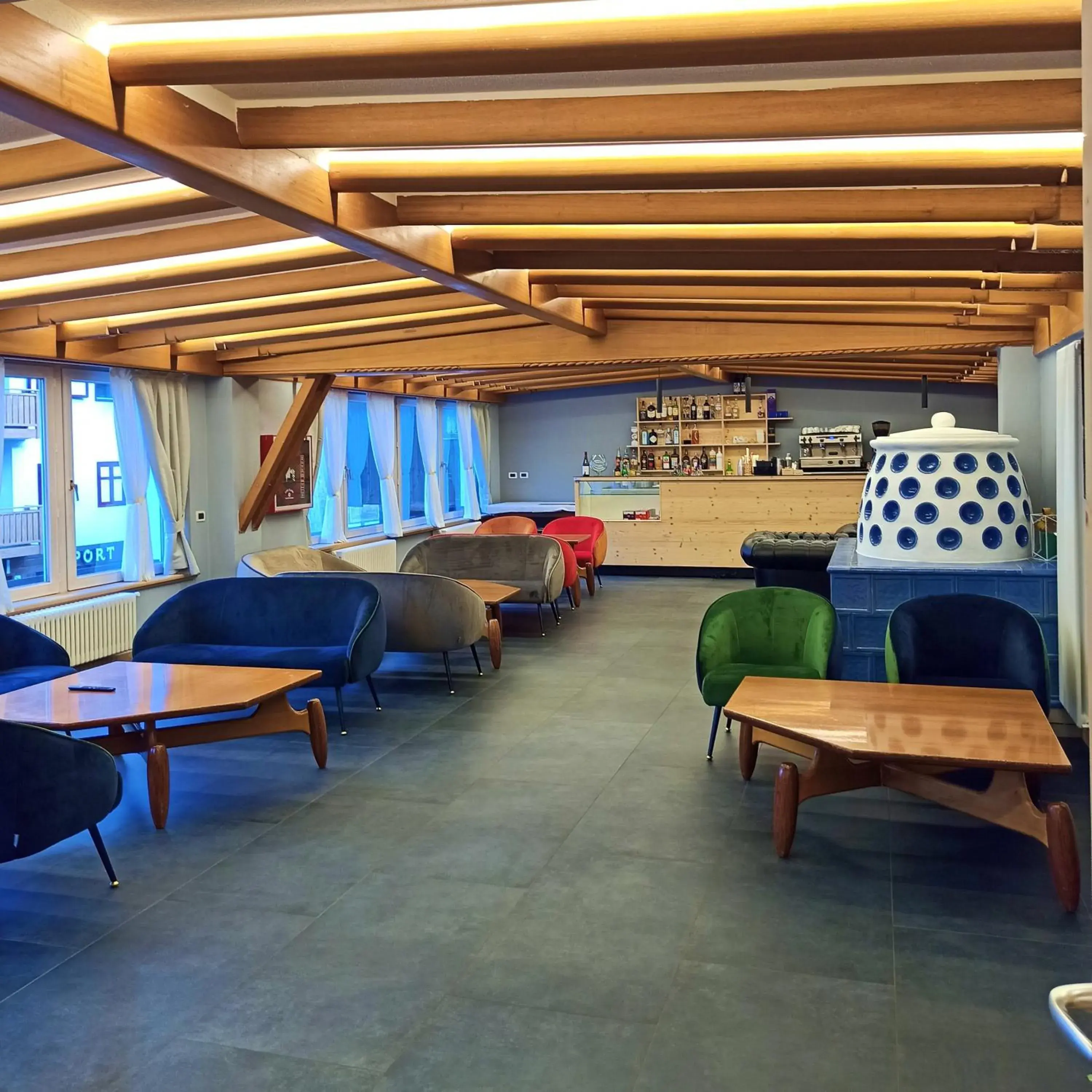 Lounge or bar in GH Hotel Monzoni Lounge or bar in GH Hotel Monzoni