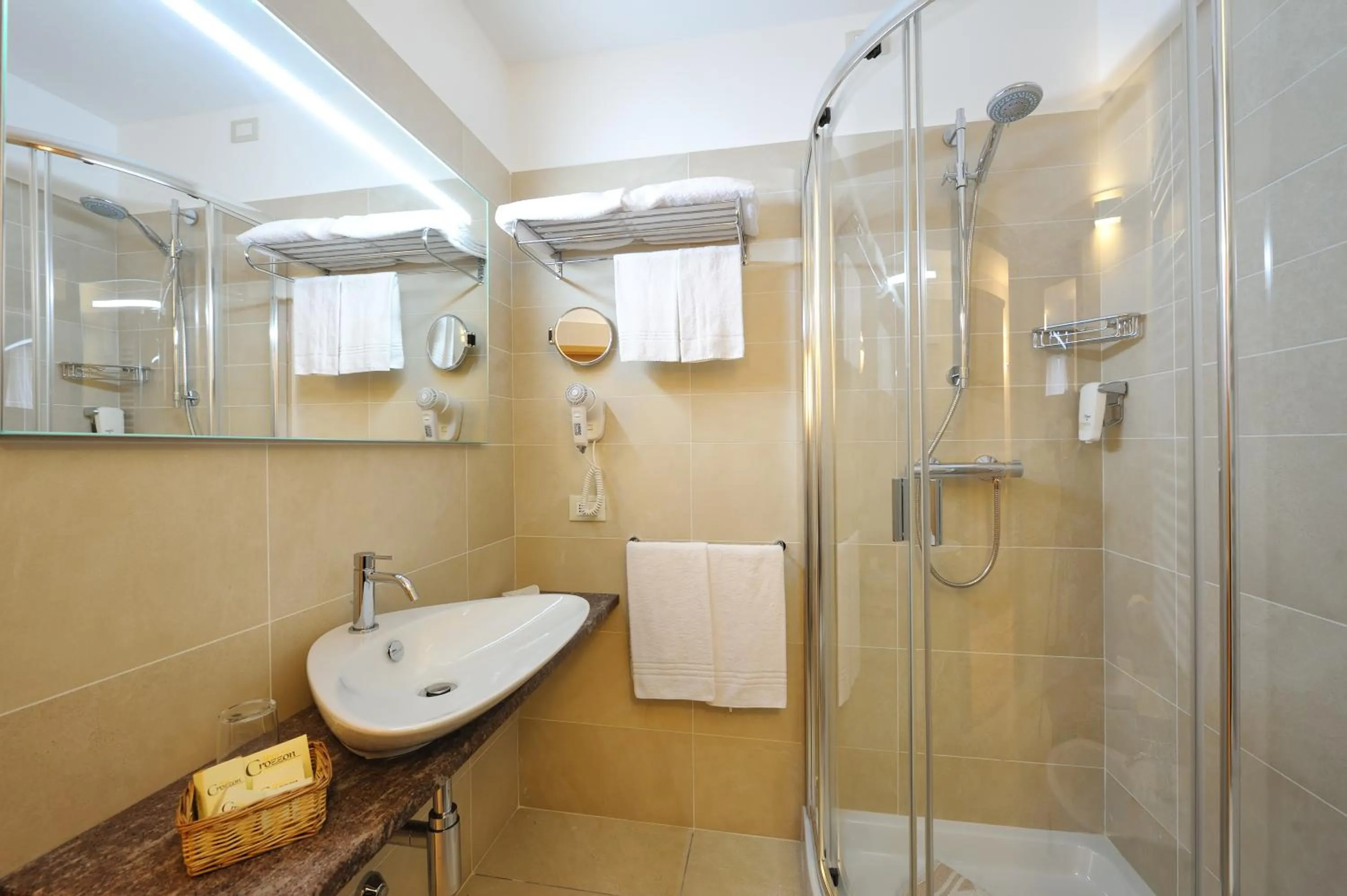 Bathroom in Hotel Crozzon