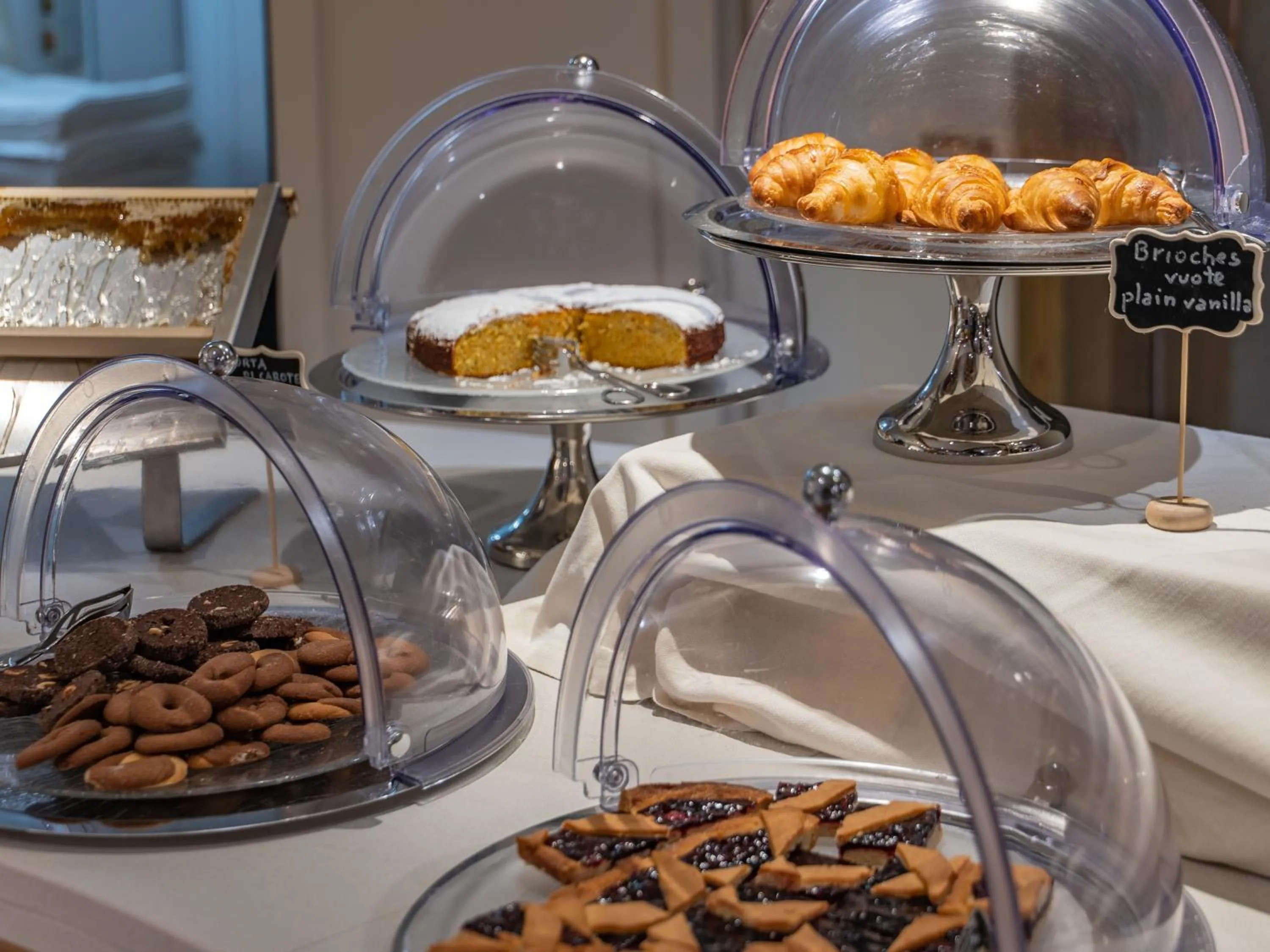 Breakfast in Hotel Crozzon