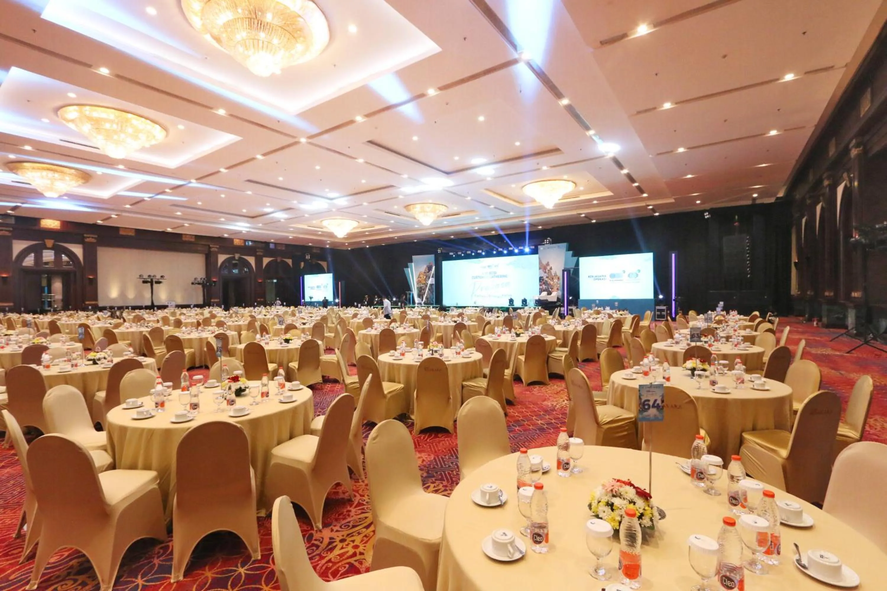 Restaurant/places to eat in Hotel Bidakara Jakarta