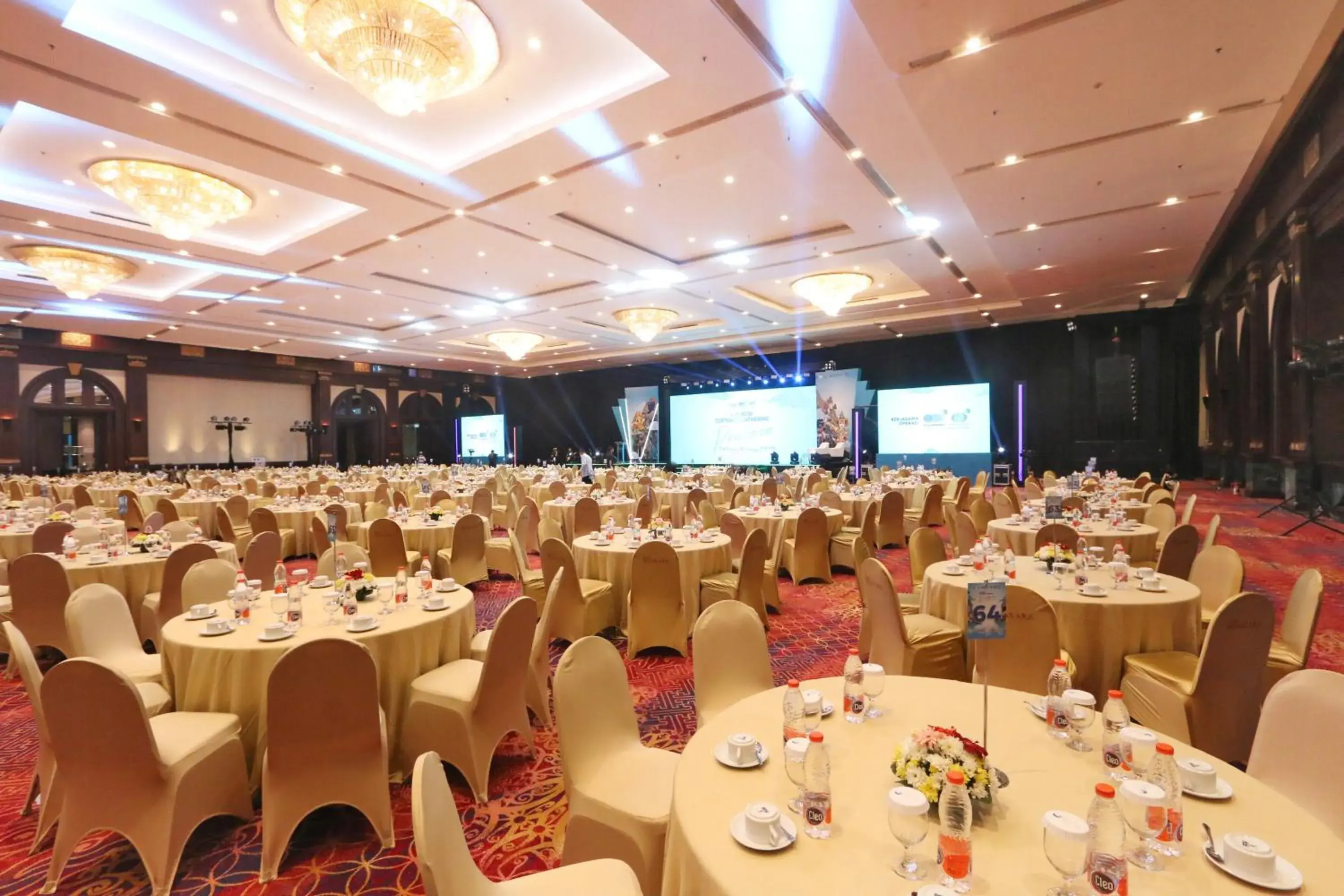 Restaurant/places to eat in Hotel Bidakara Jakarta Restaurant/places to eat in Hotel Bidakara Jakarta