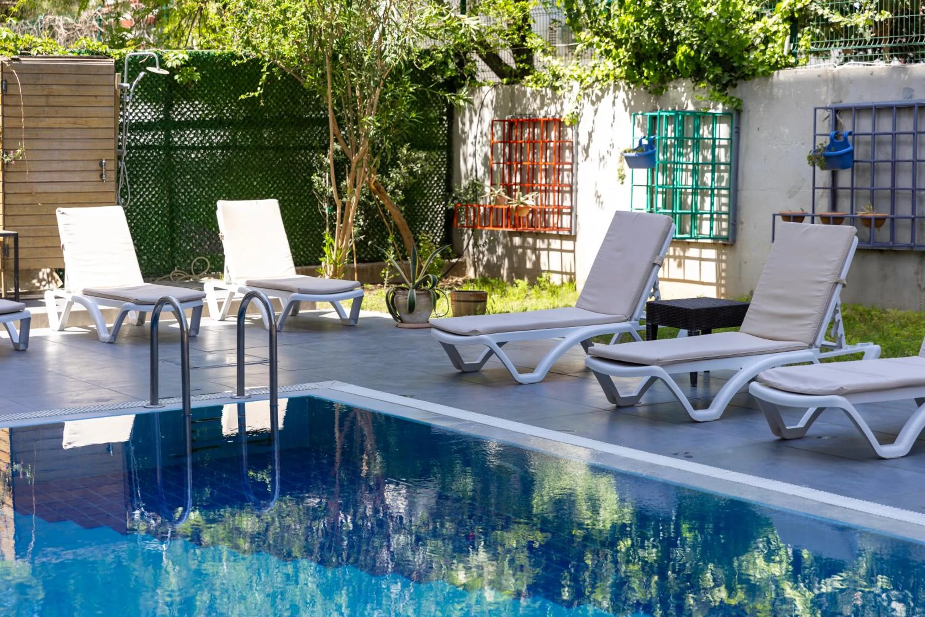 Swimming pool in Mene City Hotel