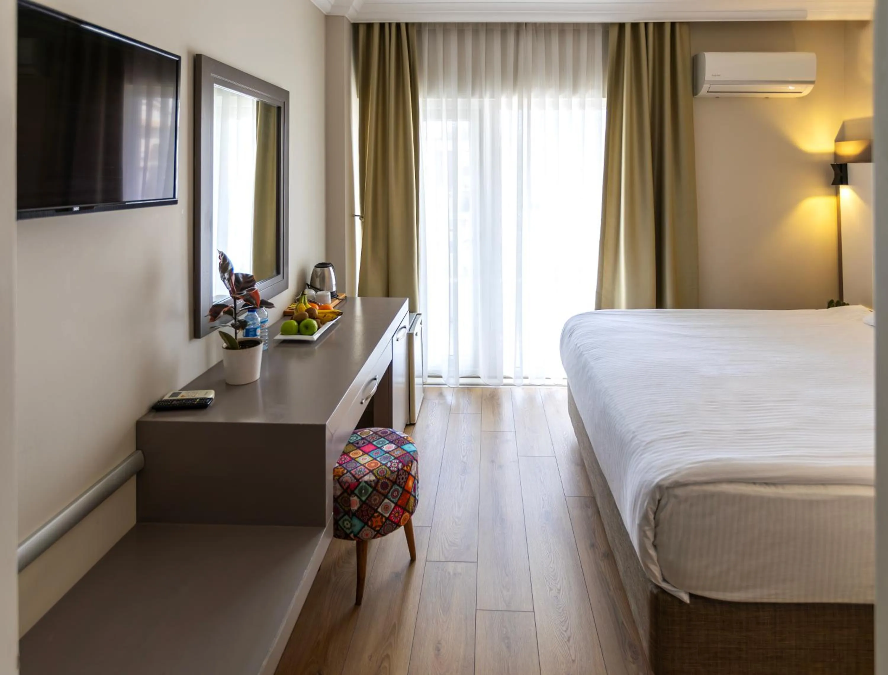 Photo of the whole room, Bed in Mene City Hotel