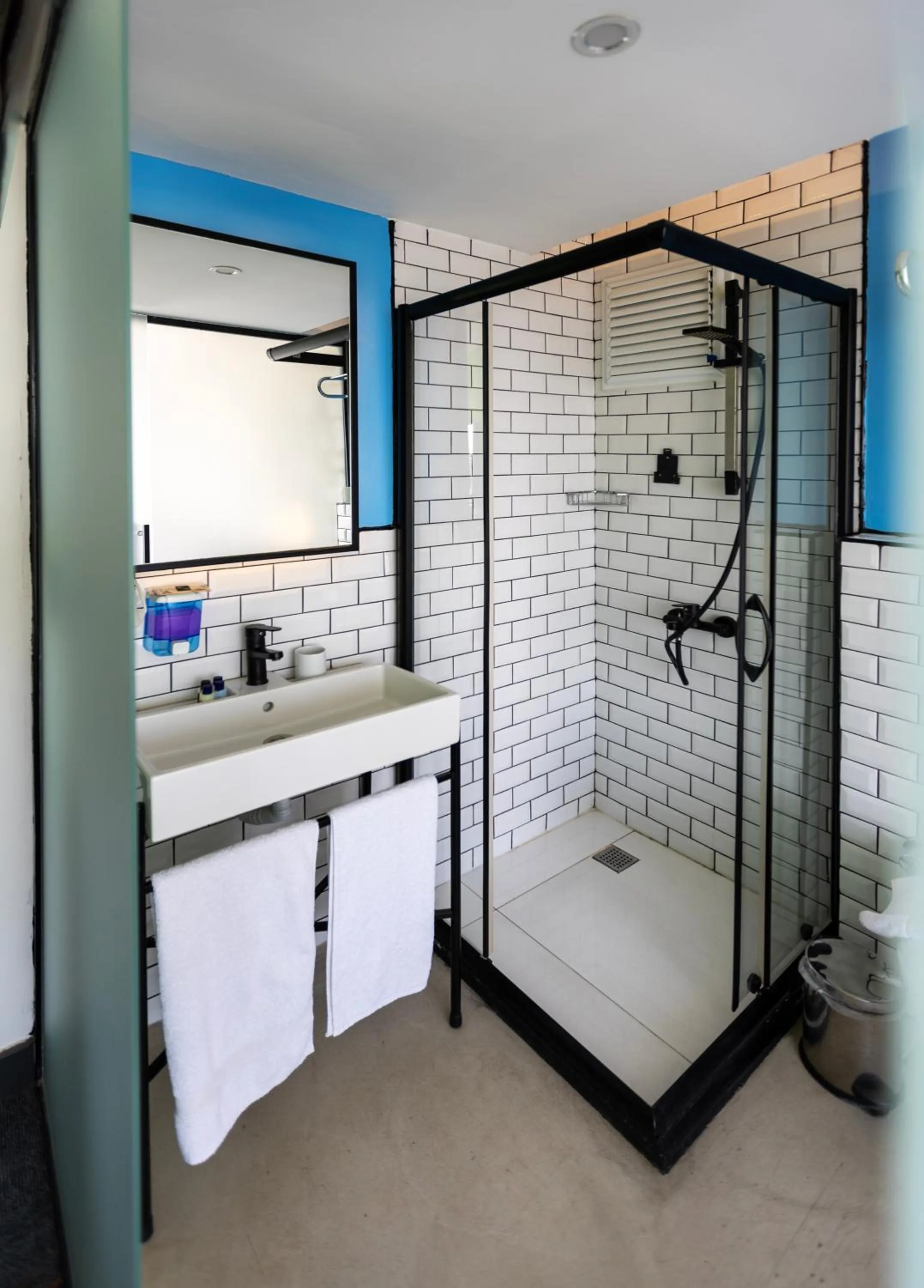 Shower in Mene City Hotel