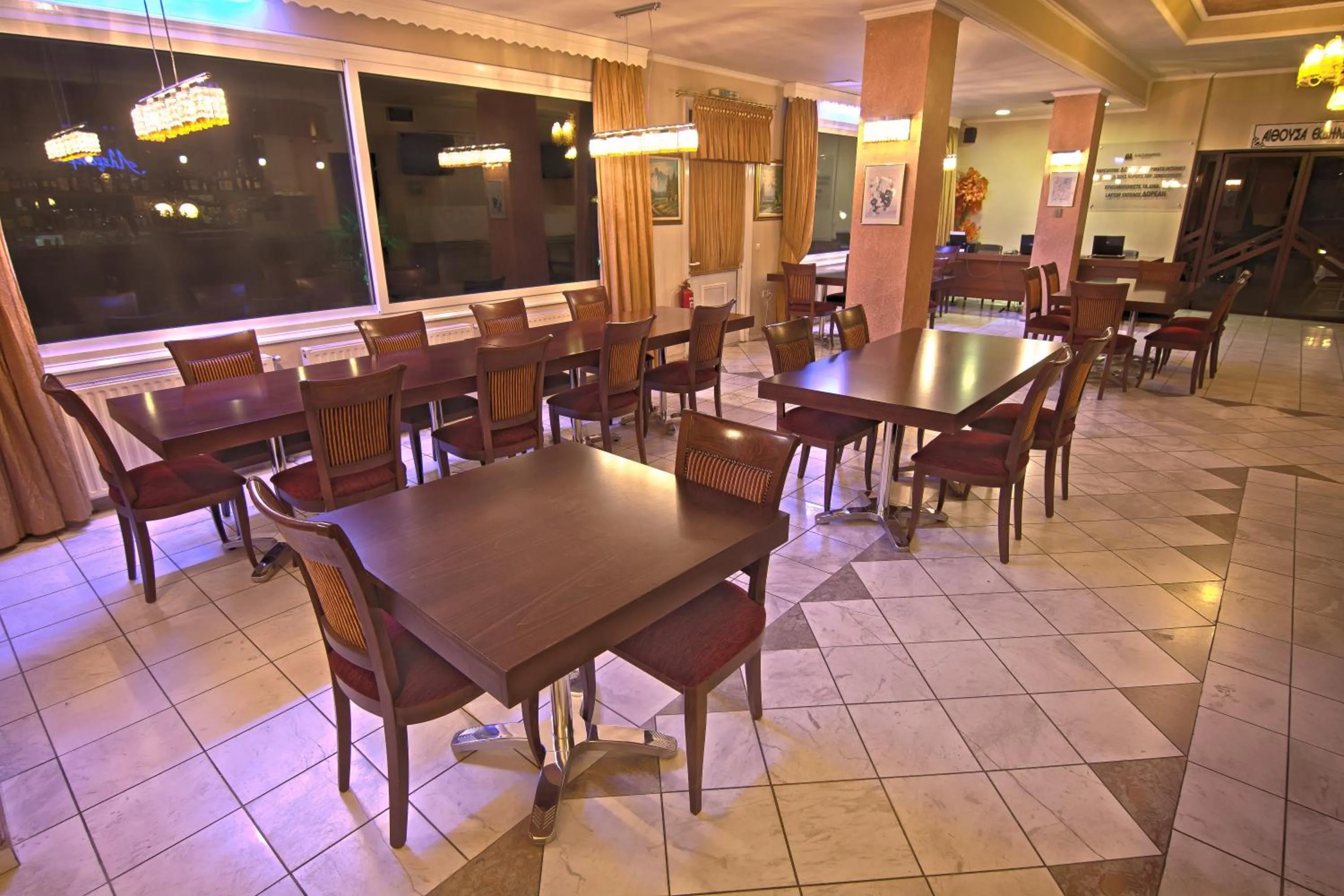 Restaurant/places to eat in Hotel Alexandros