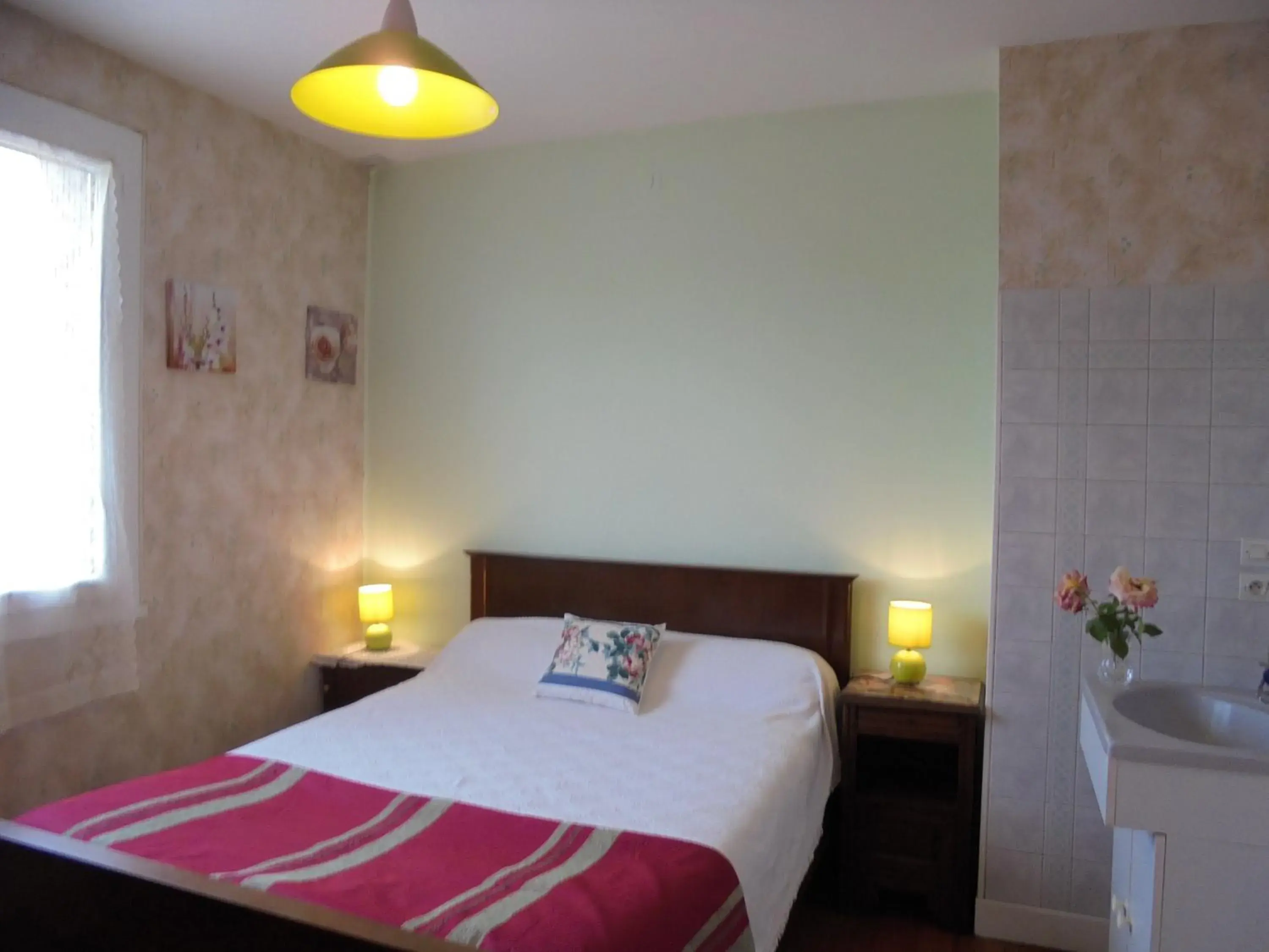 Single Room with Shared Shower and Toilet - single occupancy in Chez Aline Single Room with Shared Shower and Toilet - single occupancy in Chez Aline