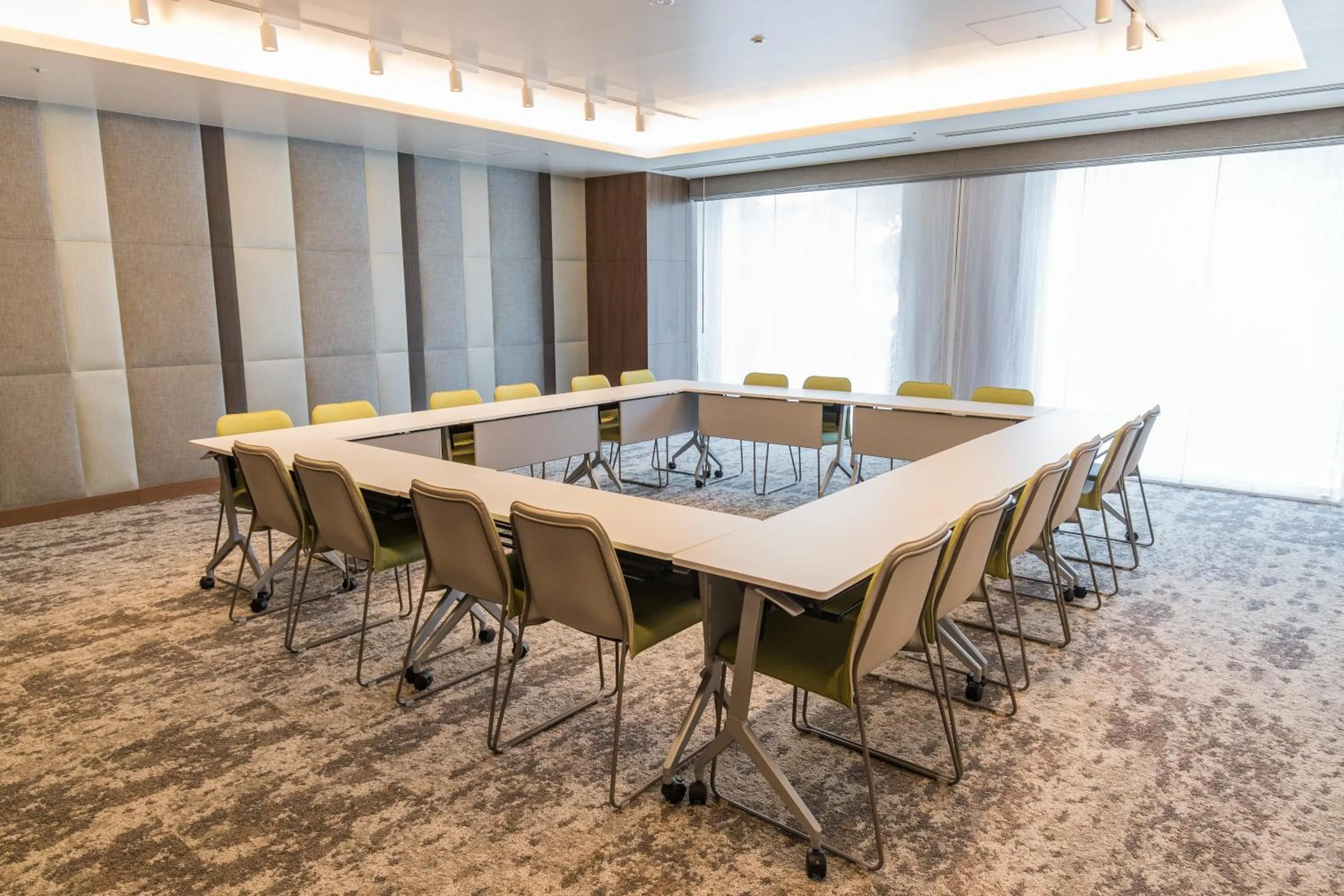 Business facilities in JR Kyushu Hotel Blossom Naha