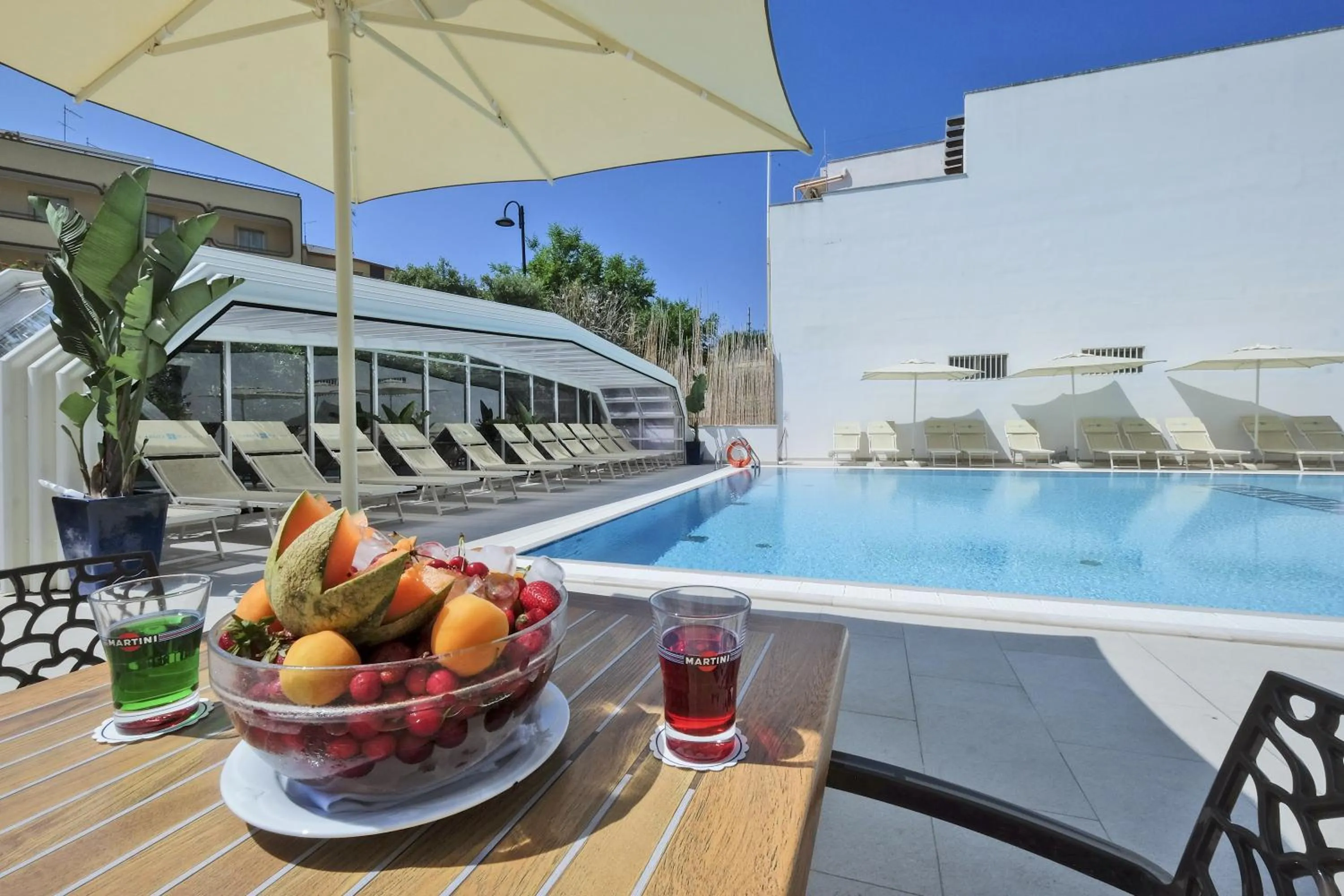 Swimming pool in Joli Park Hotel - Caroli Hotels