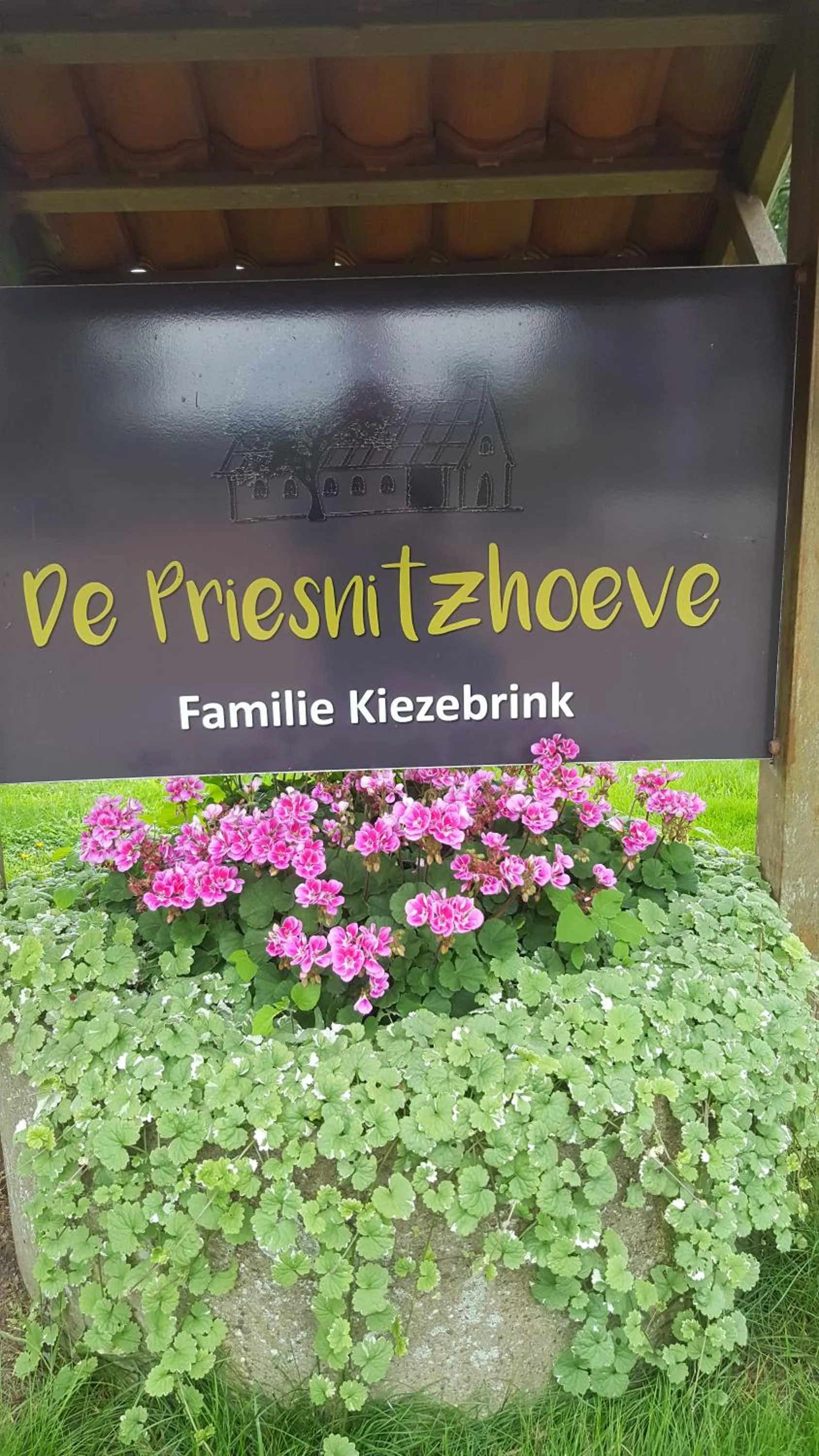 Property logo or sign in De Priesnitzhoeve
