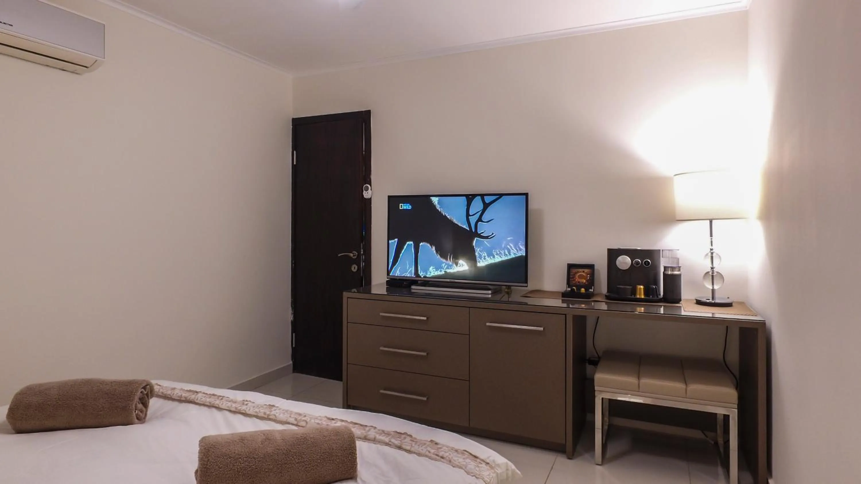 Property building, Bed in Luxury Suite by the pool