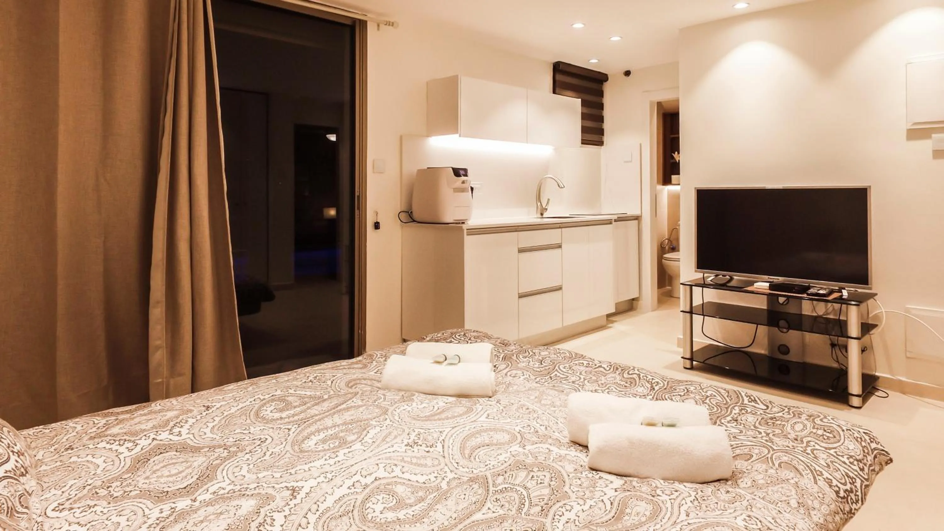 Bed in Luxury Suite by the pool
