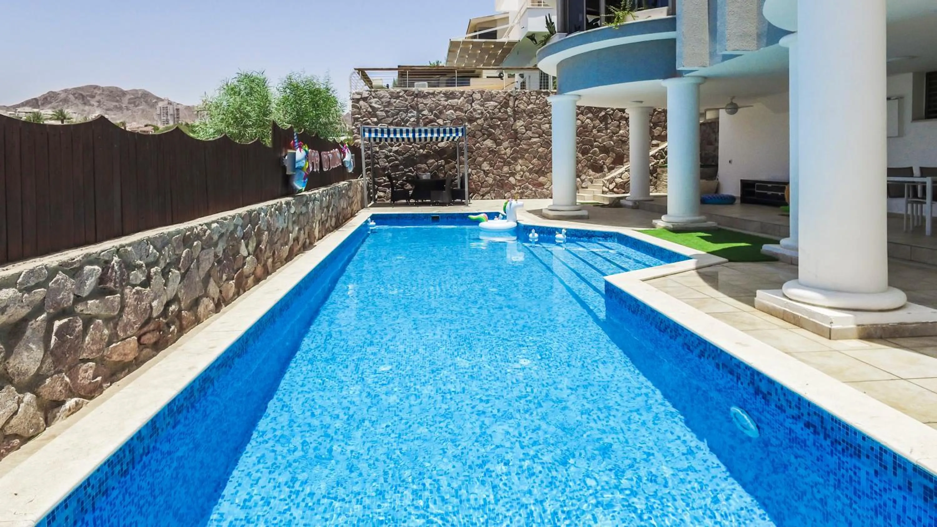 Luxury Suite by the pool
