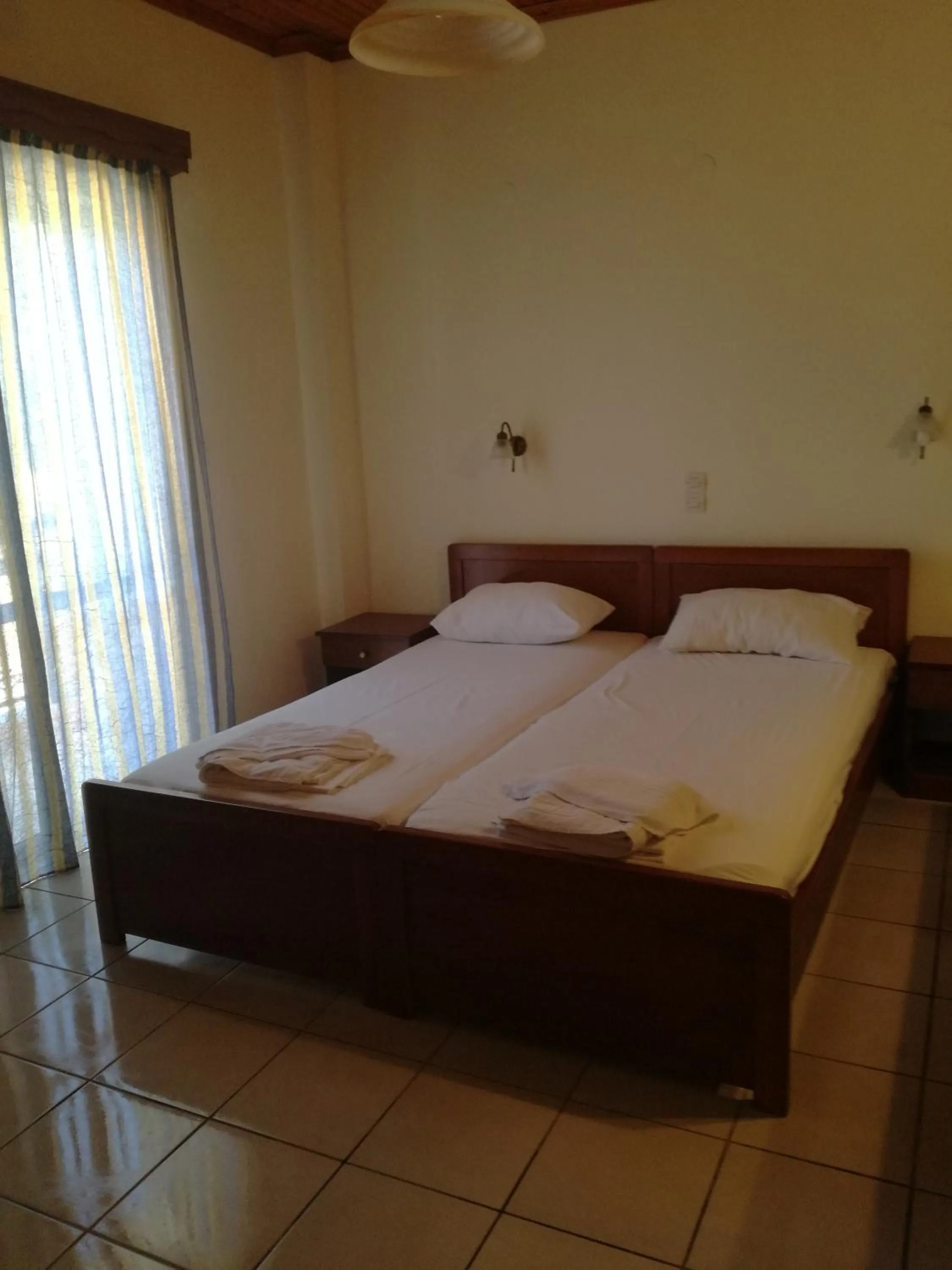 Bed in Ζante Dolphin