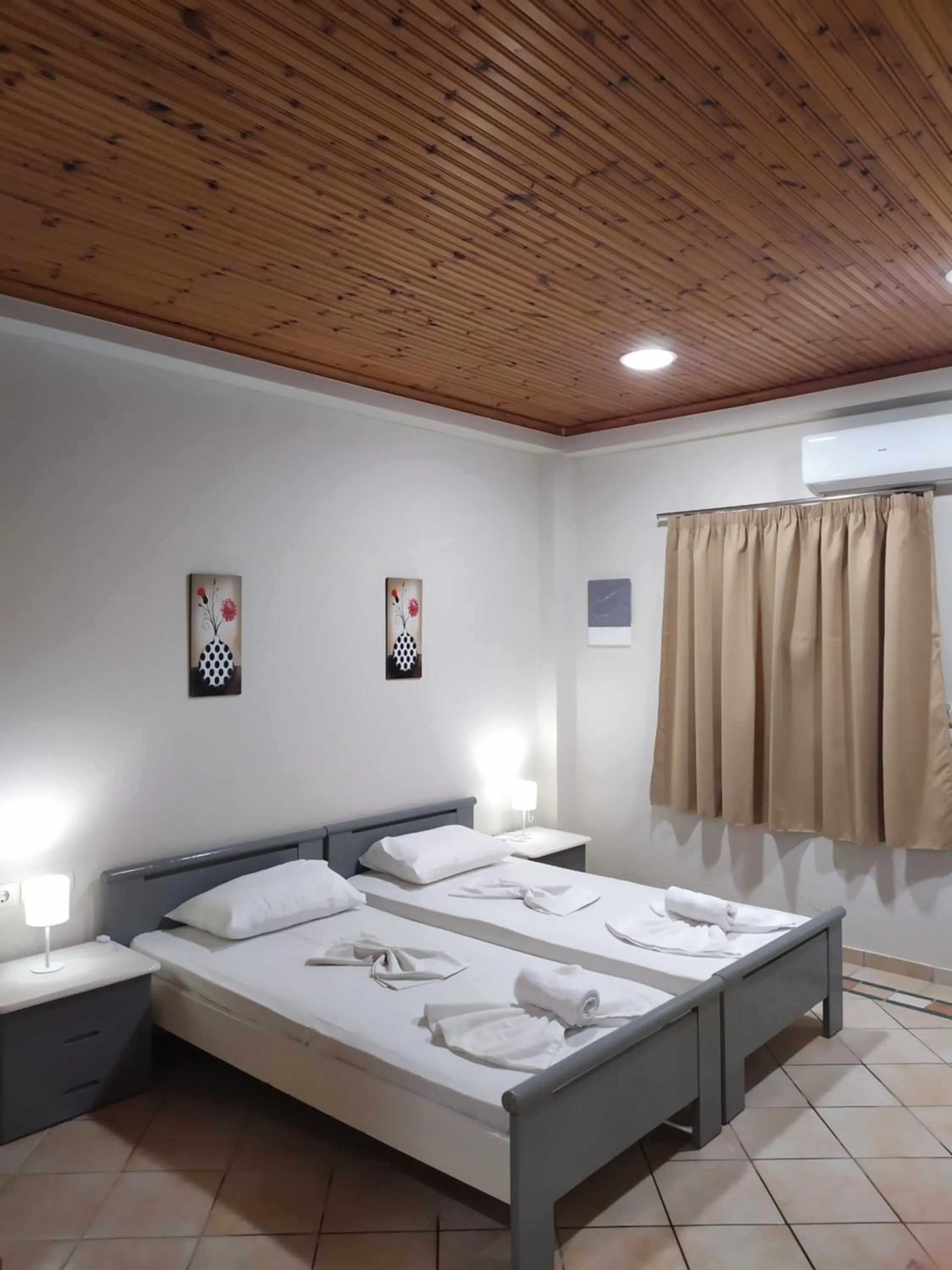 Bed in Ζante Dolphin