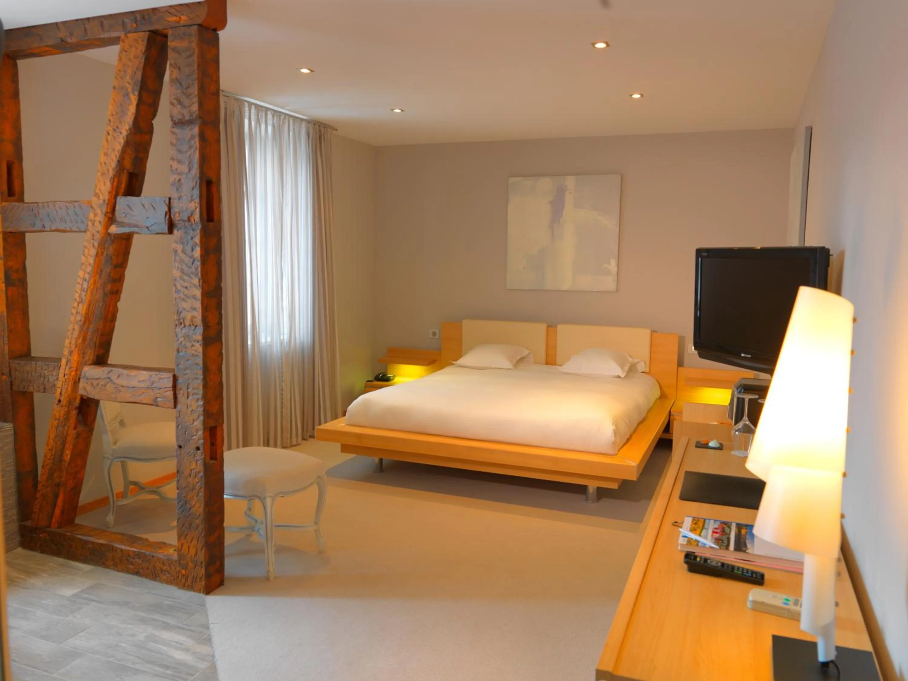 Day, Bed in L'auberge Du Cheval Blanc et Spa