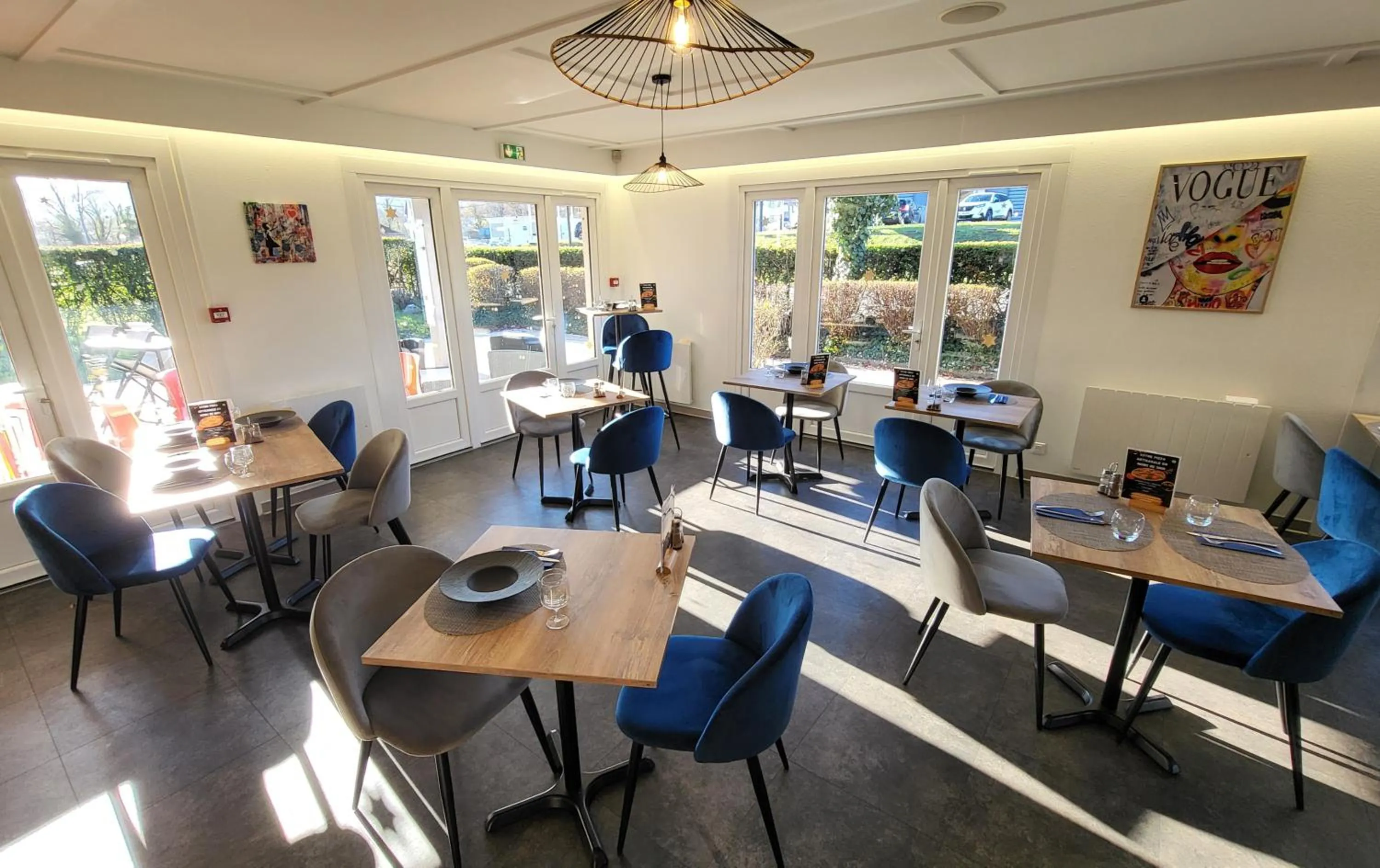 Restaurant/places to eat in Kyriad Bellegarde - Genève