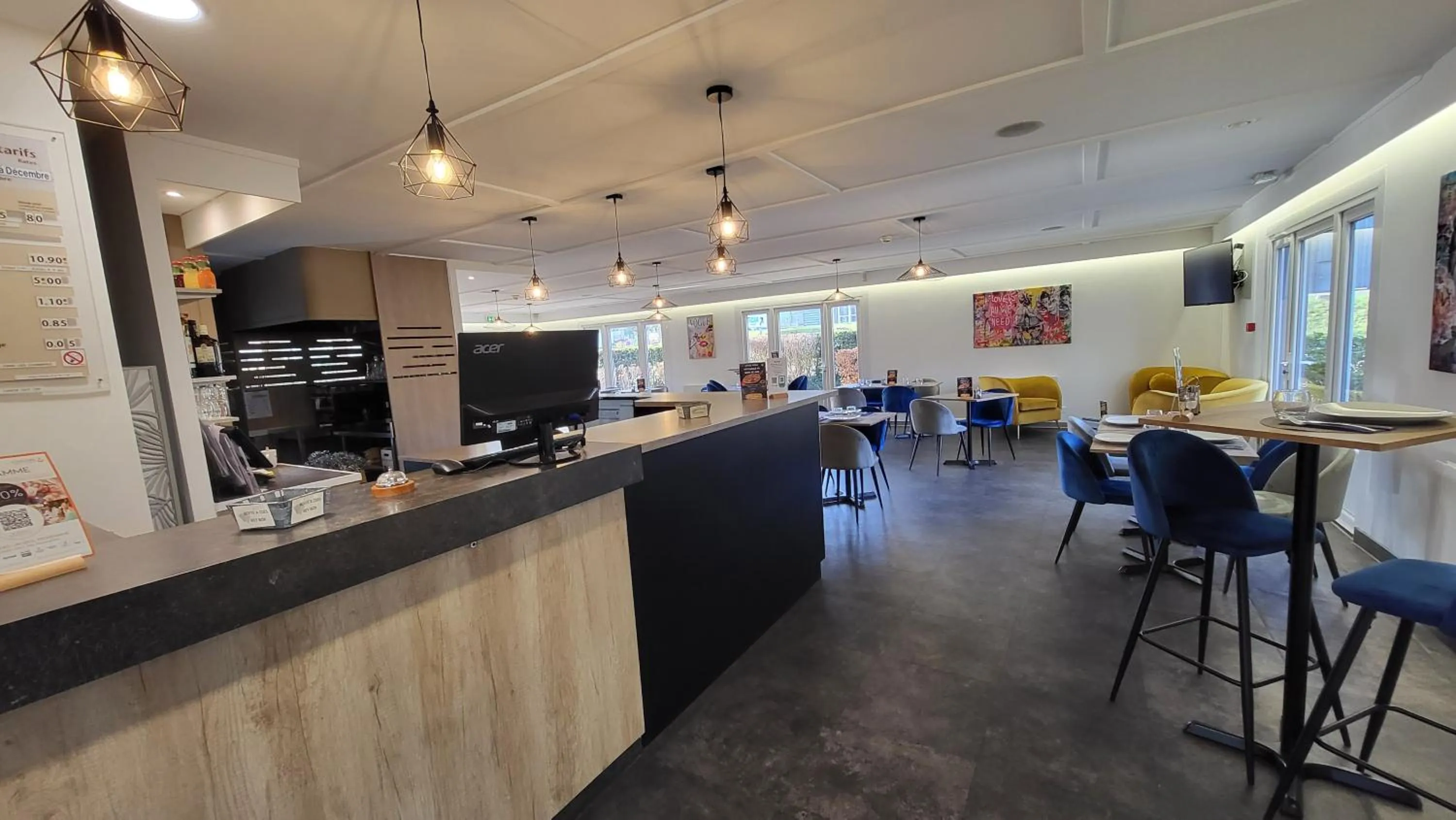 Lobby or reception in Kyriad Bellegarde - Genève