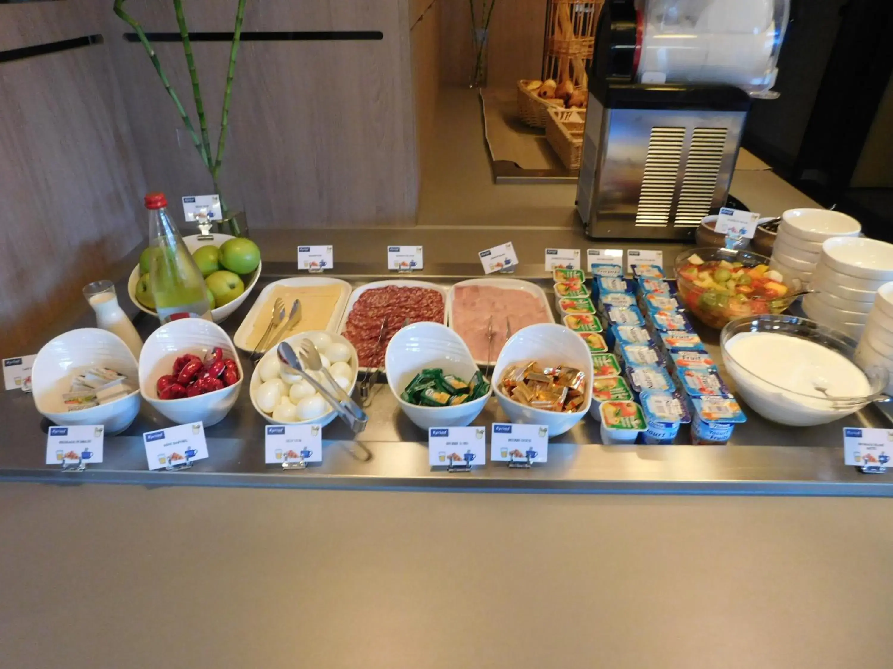 Restaurant/places to eat in Kyriad Bellegarde - Genève Restaurant/places to eat in Kyriad Bellegarde - Genève