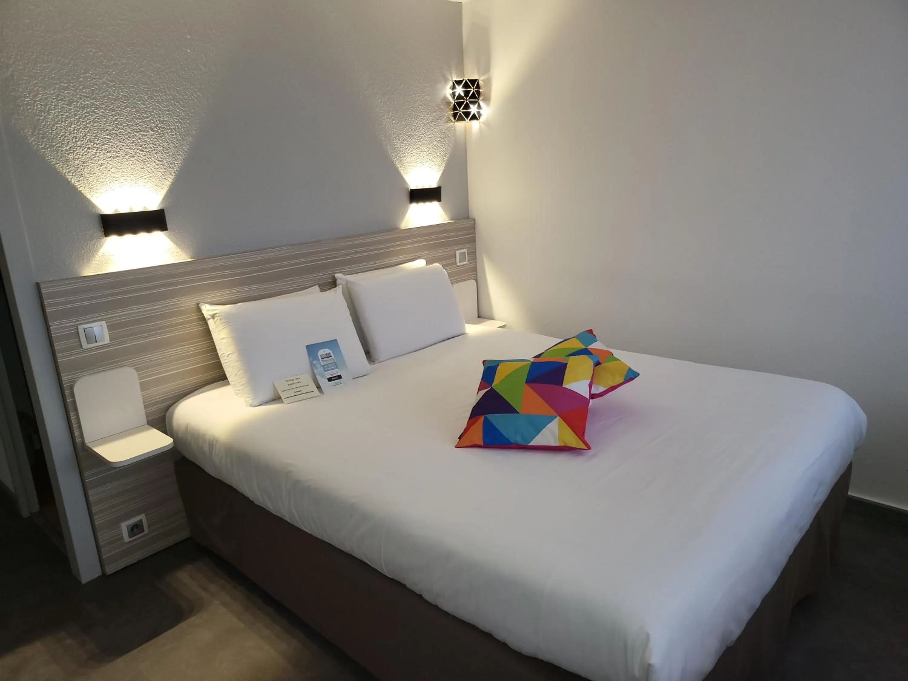 Bedroom, Bed in Kyriad Bellegarde - Genève